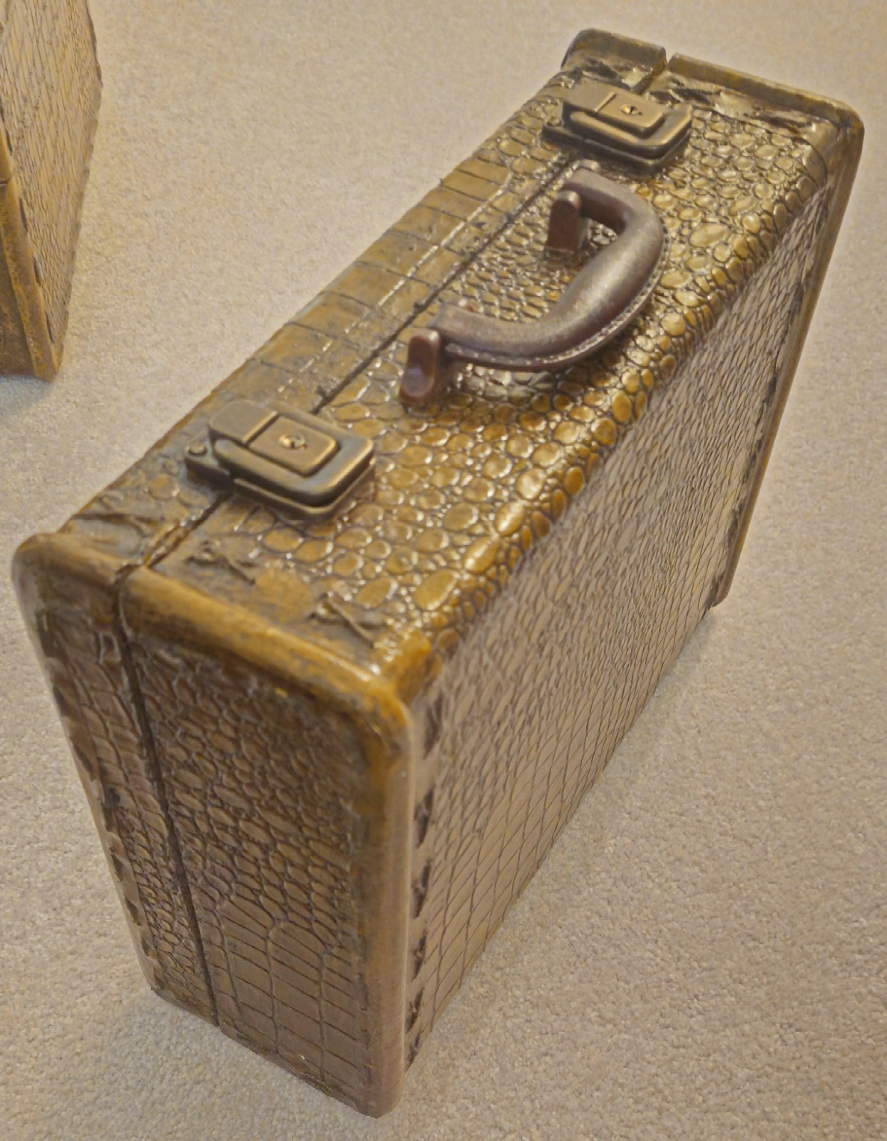 Vintage Faux Alligator Embossed Leatherette Trunk Case