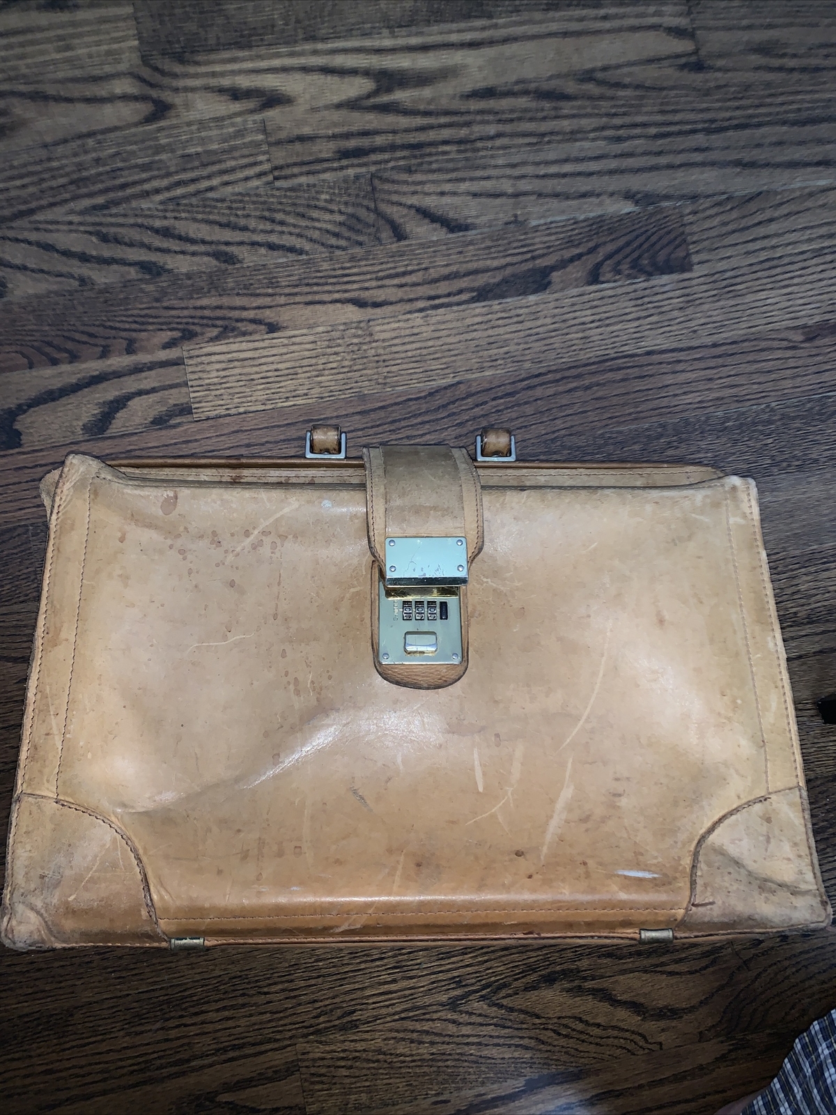 Vintage Tan Top Grain Cowhide Large Leather Briefcase Presto Combination Lock