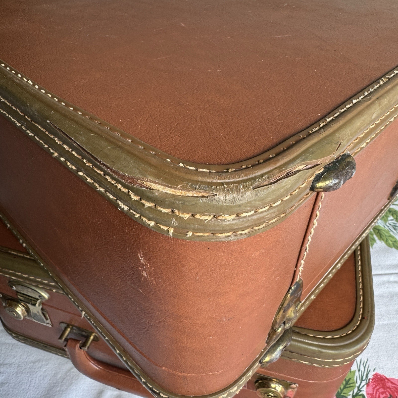 Set 2 Vintage OSHKOSH Luggage Brown w/ Shiny Copper Lining Train Case & Suitcase