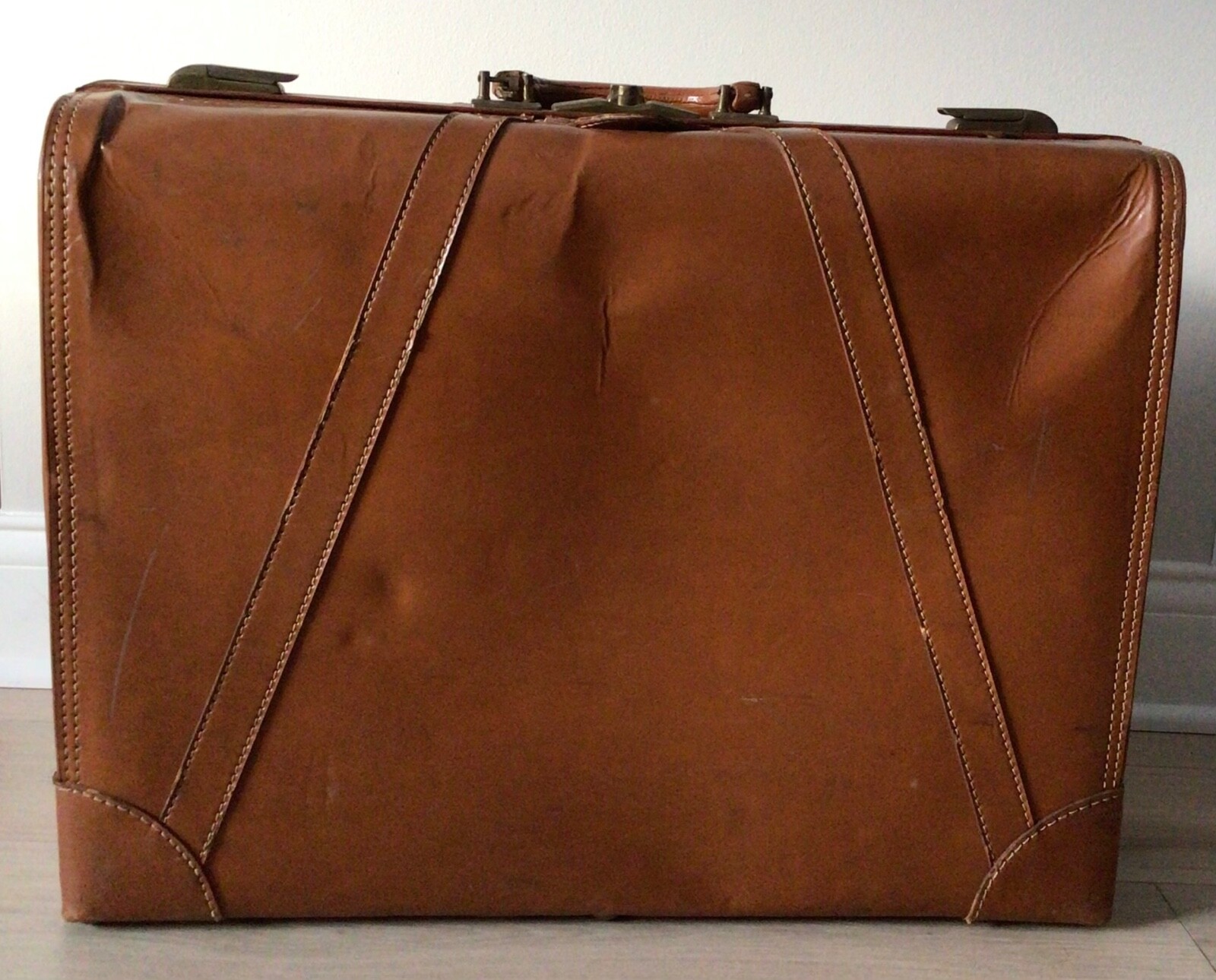 Vintage Retro Antique Large Brown Leather Suitcase Handled Travel Luggage