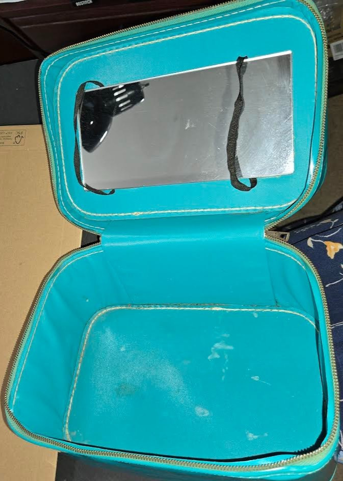 Vintage Teal Vinyl Train Case Vanity Cosmetic Makeup Box Mirror Lock Lining