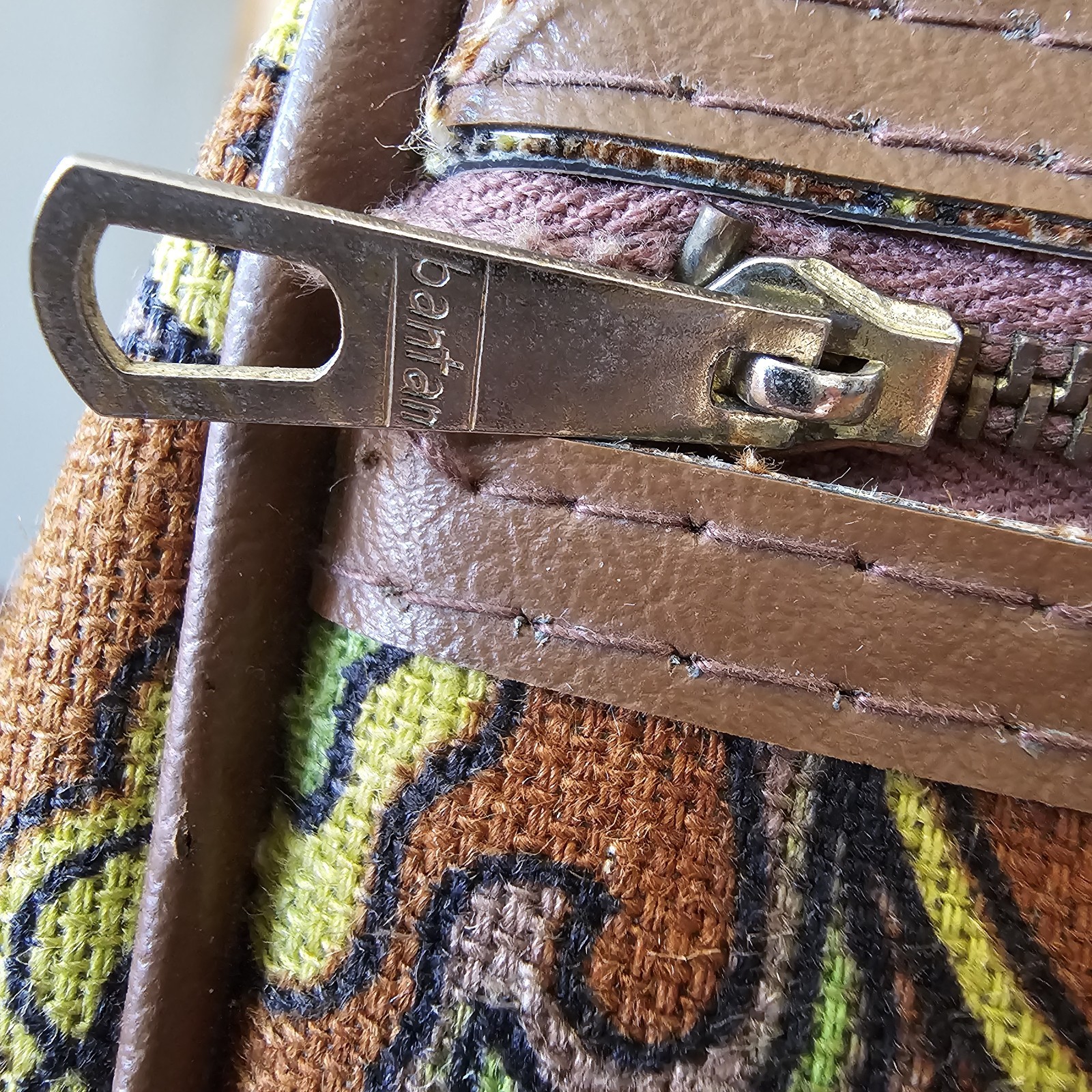 Vintage Bantam Retro Carry on Suitcase Travelbag Brown