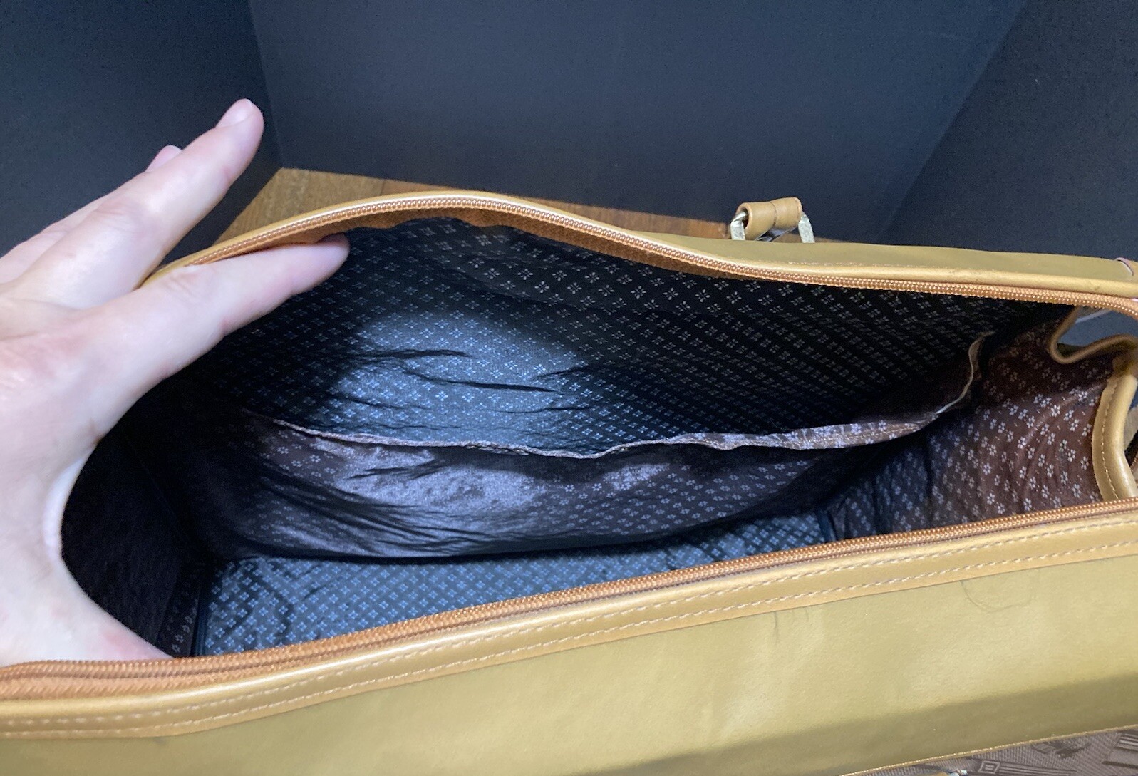 Vintage Boston Bag Travel Suitcase CHALLENGER Leather Unsure Of Maker