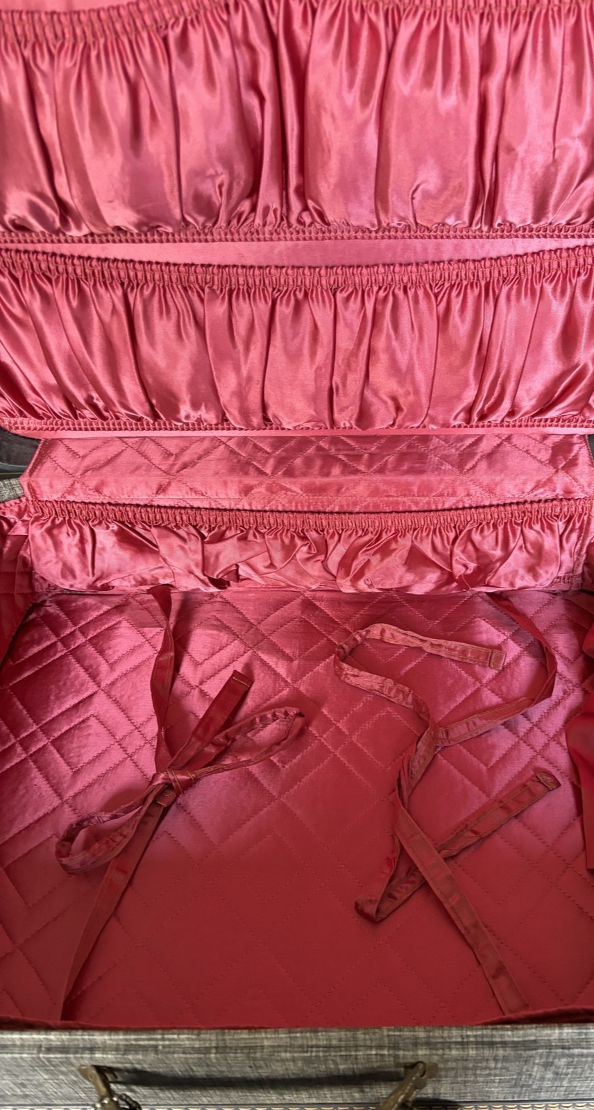 American Tourister Hi-Taper 1940s gray hard suitcase luggage 21 x 16 pink lining