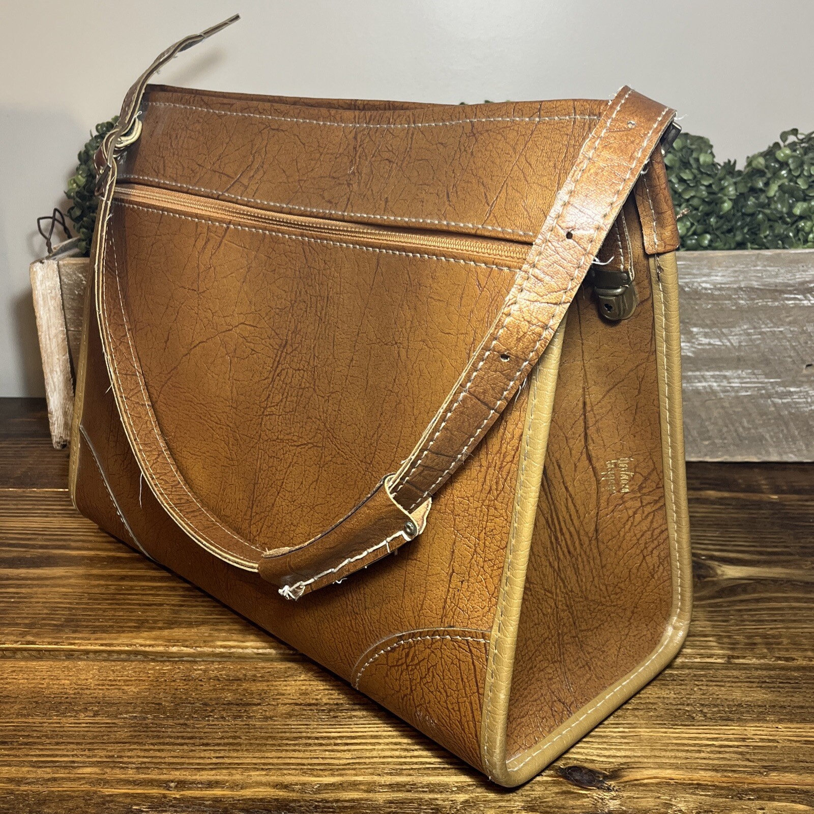 VINTAGE HARTMANN LUGGAGE LEATHER MESSENGER CARRY ON SHOULDER BAG