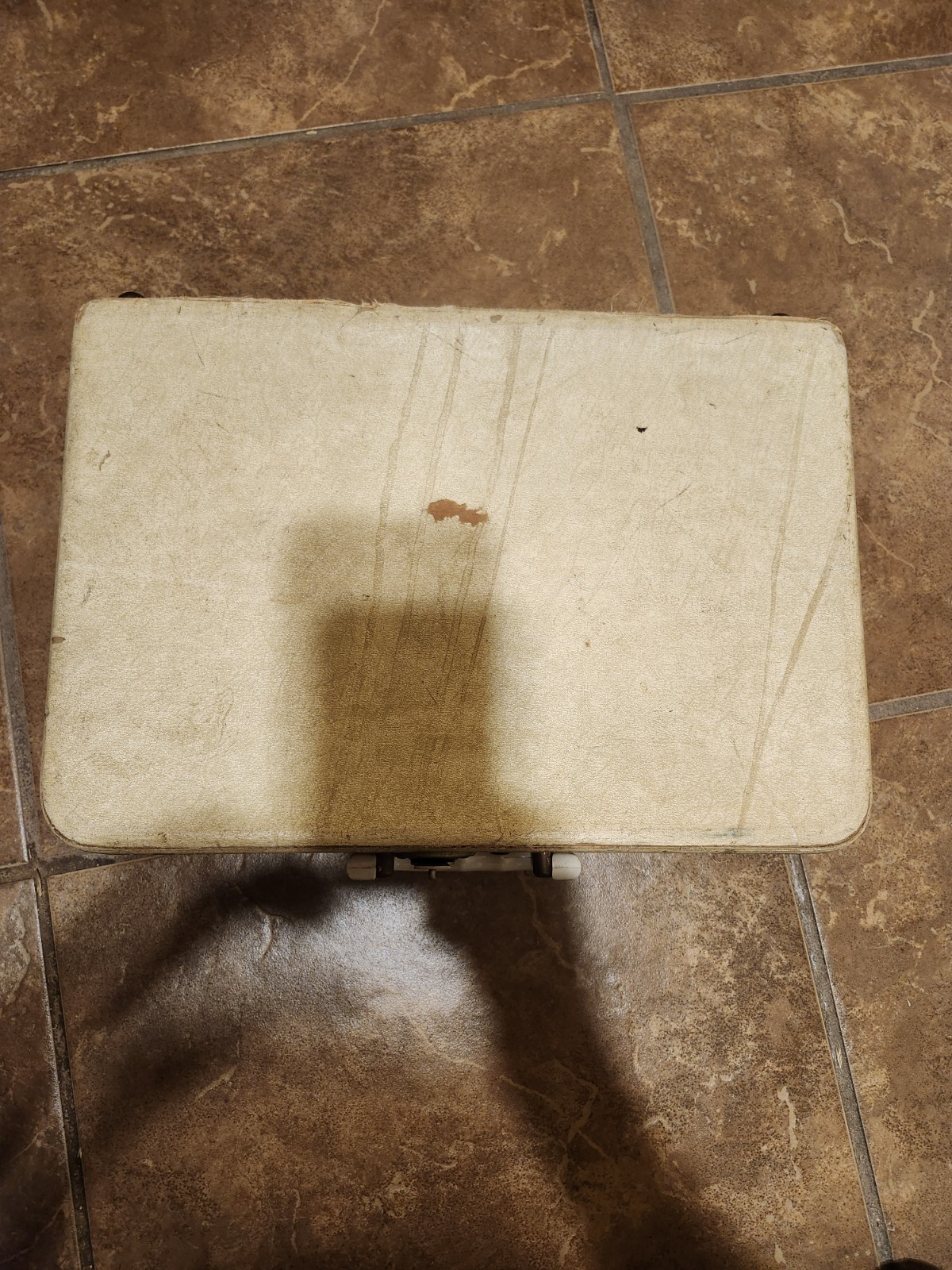 “VINTAGE” Hard Shell Tan/Cream/Bone Luggage (11″ × 16″) No Key