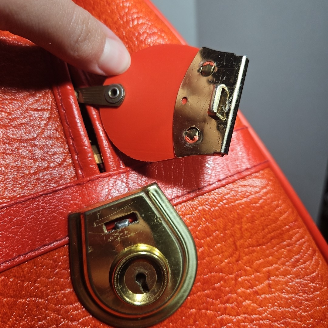 CREST LOCK CO. Inc ORANGE/RED Small Luggage Vintage Bag With Key