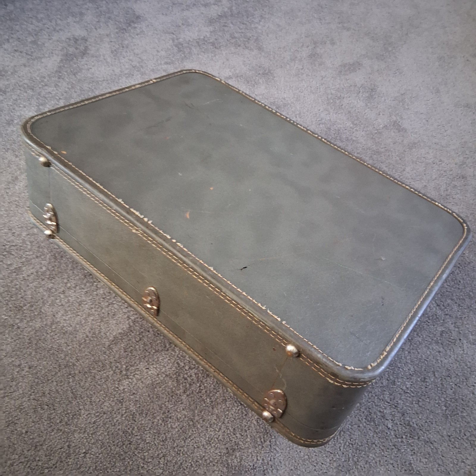 Vintage 1950s US Trunk CO Hardside Travel Suitcase Lined w Logo Accent