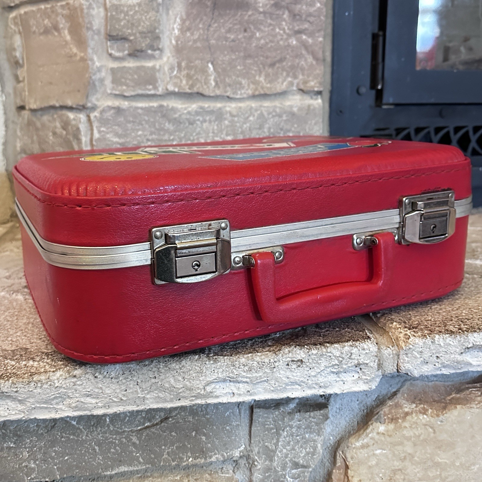 Vintage 1970’s I Love Drama Just Visiting Red Hard Suitcase Travel Bag 16x13x5”