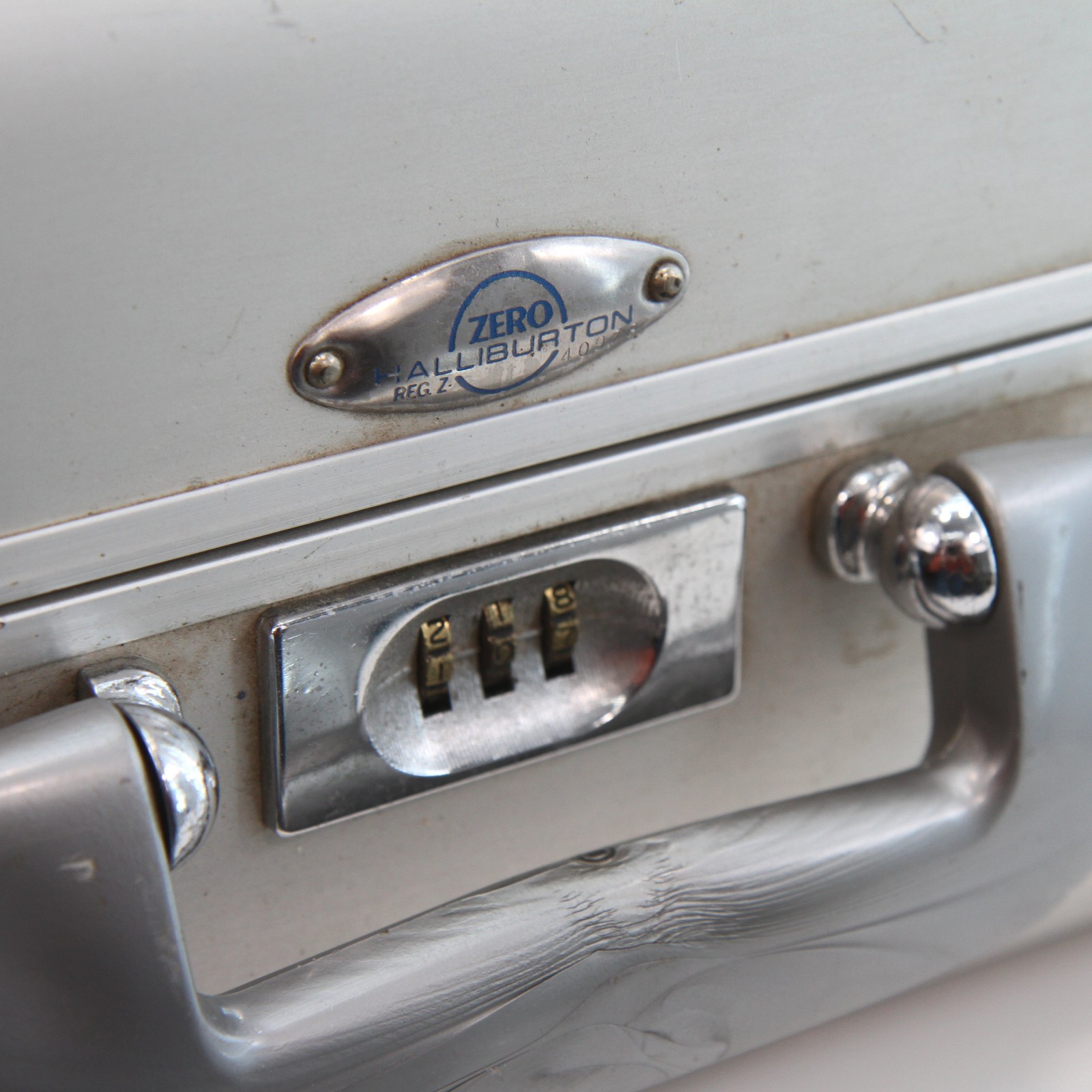Vintage Zero Halliburton Aluminum Suitcase CLEAN Accessories 24″ x 18″ x 8″