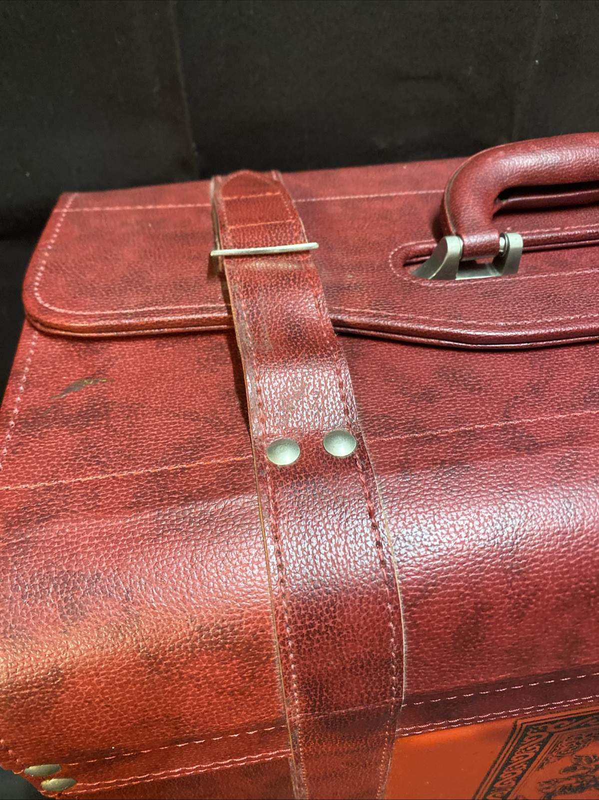 Red Train Case With Asian Design 18×10 Vintage