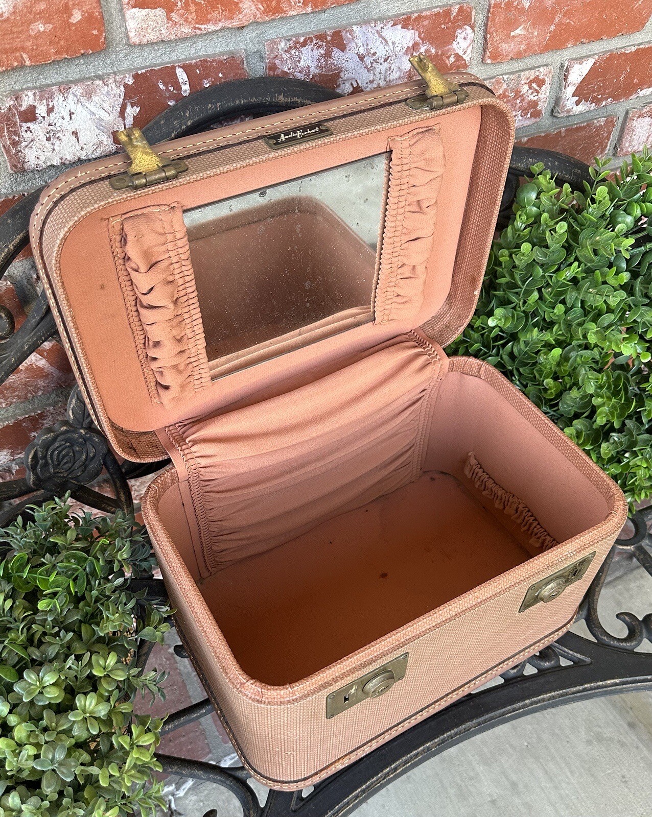 Vintage Amelia Earhart Train Case; Peach Tan; Drk Peach Int W/Mirror;Locks W/Key