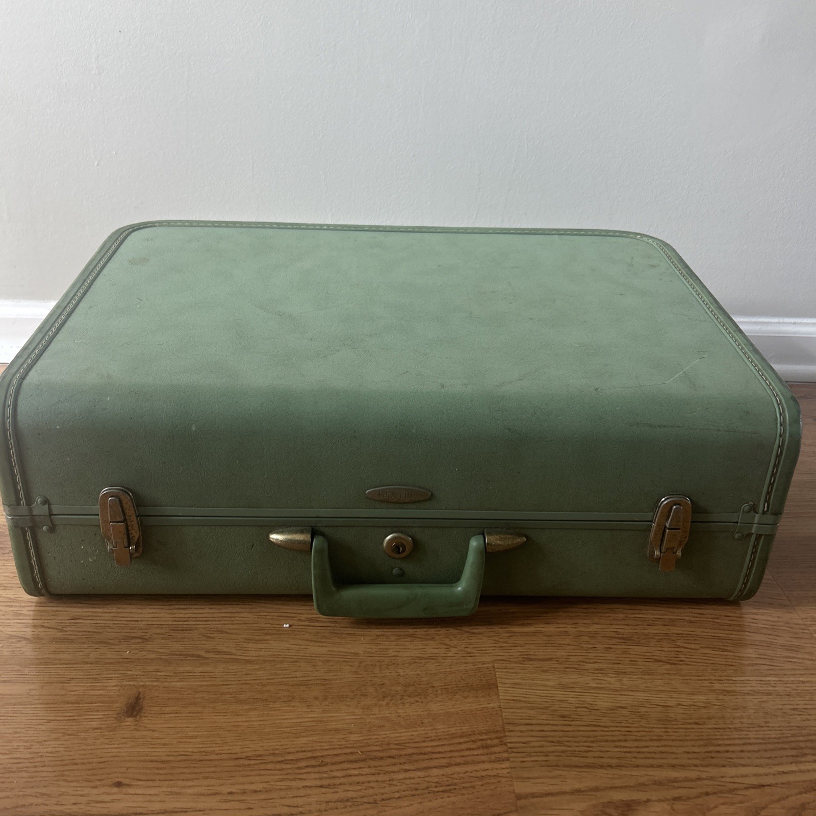 Vintage 1950s Taperlite Green Leather Suitcase Approx L 21 x W 14 x H 7 No Key