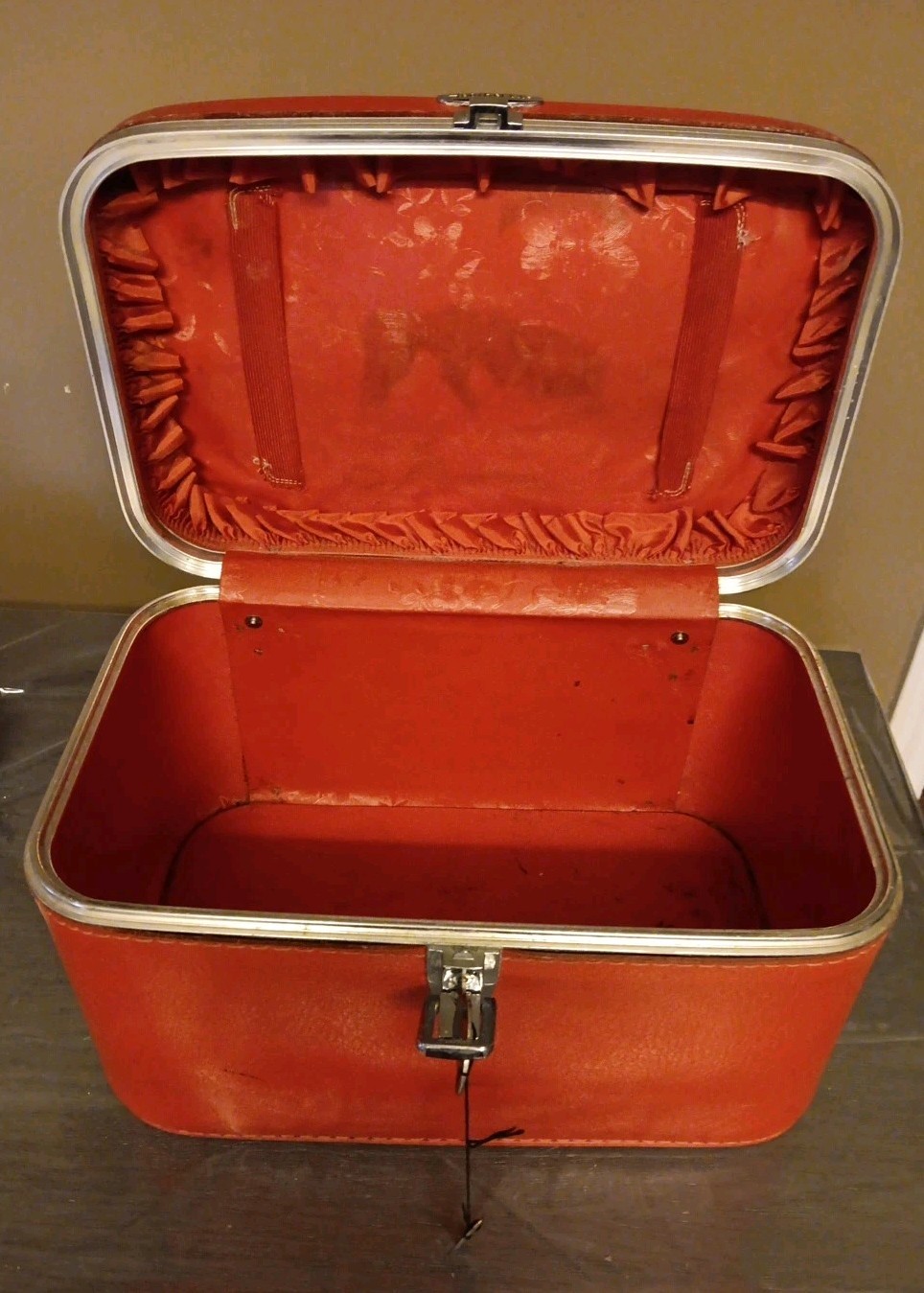 Vintage Red Featherlite Luggage Suitcase Train Case Carry-On 2 Keys Included