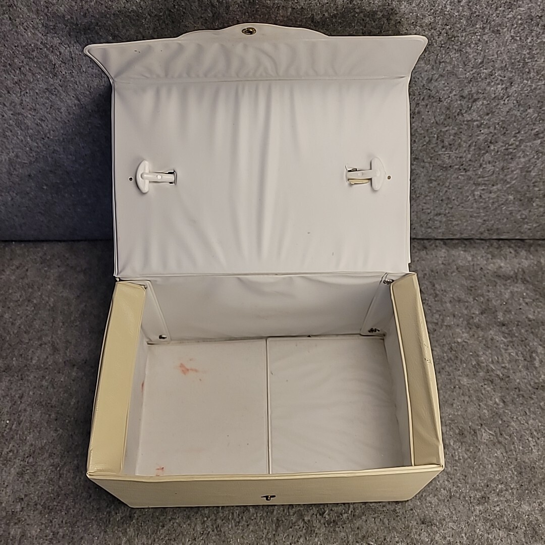 Vintage 1970’s or 80’s Travel or Hobby Case 10″ x 5″ x 5″