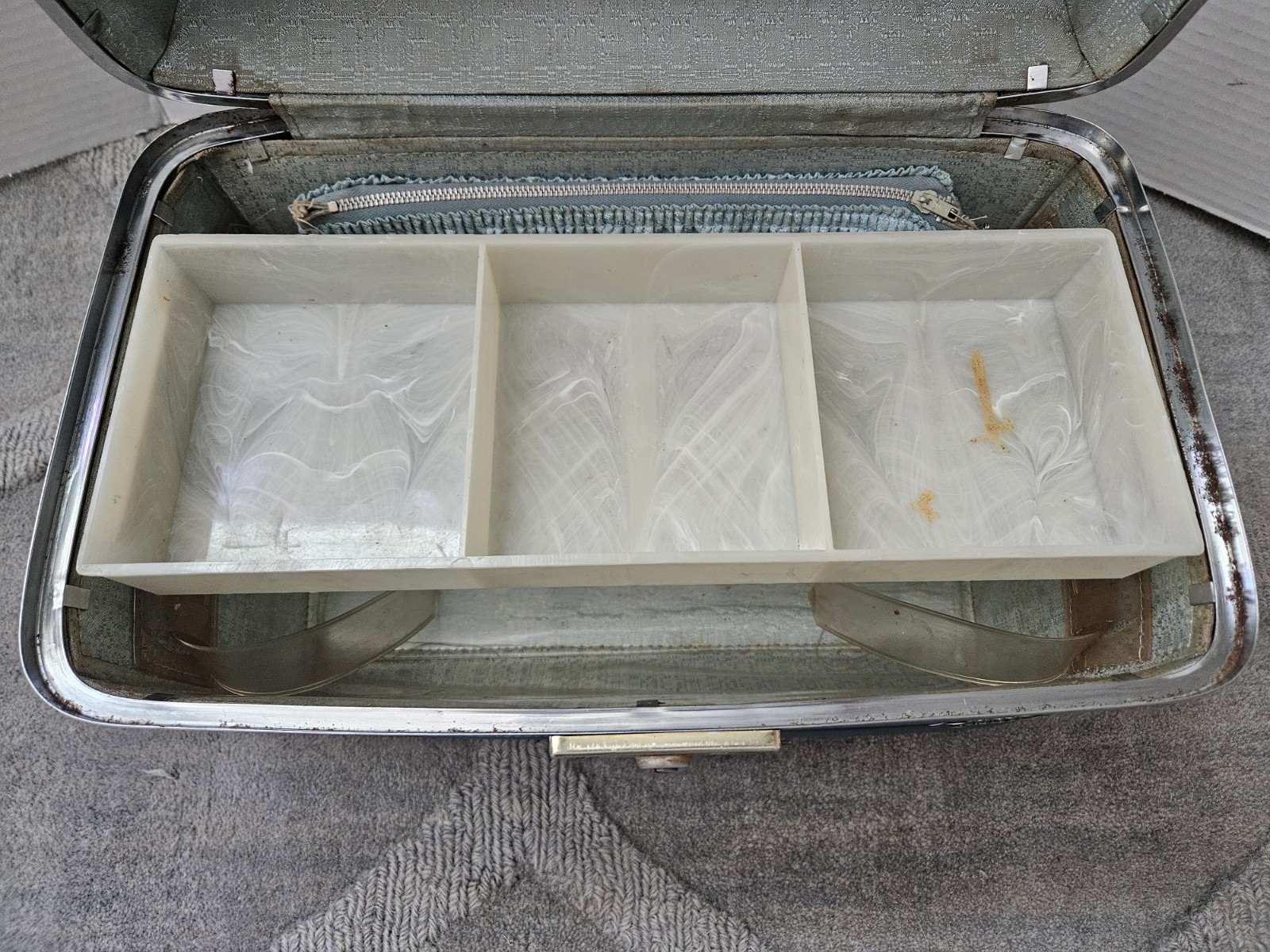 Vintage Socialite 60 Blue Train Case – Hard Sided with Mirror And Tray Insert