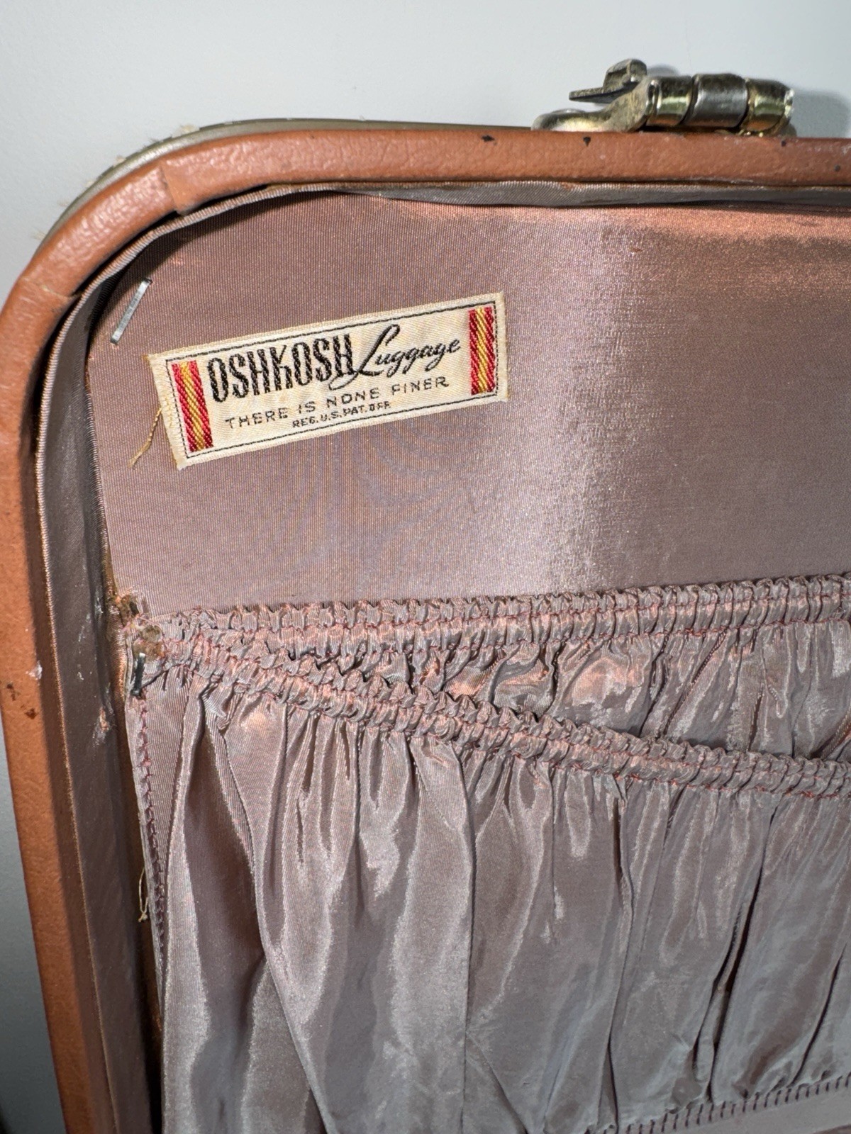 Set 2 Vintage OSHKOSH Luggage Brown w/ Shiny Copper Lining Train Case & Suitcase