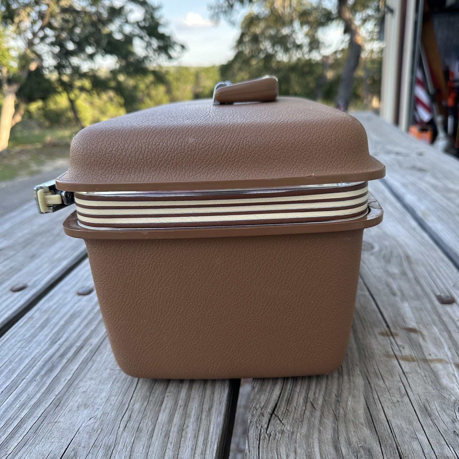 1970s Concord Samsonite hard brown cosmetic carry case,has tray, bag, mirror