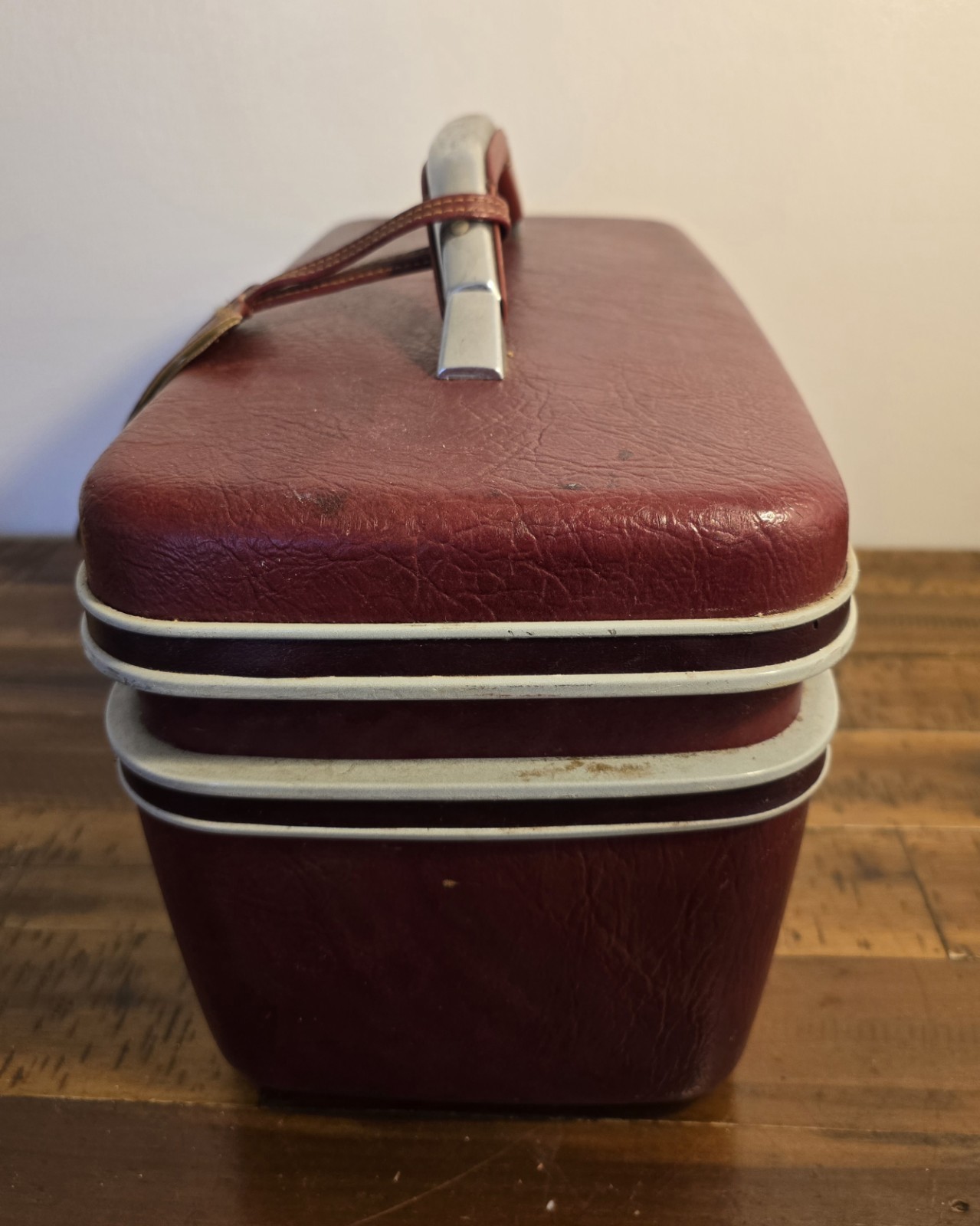 Vintage Samsonite Silhouette II Train Case Makeup Hard Shell Maroon No Key/Tray