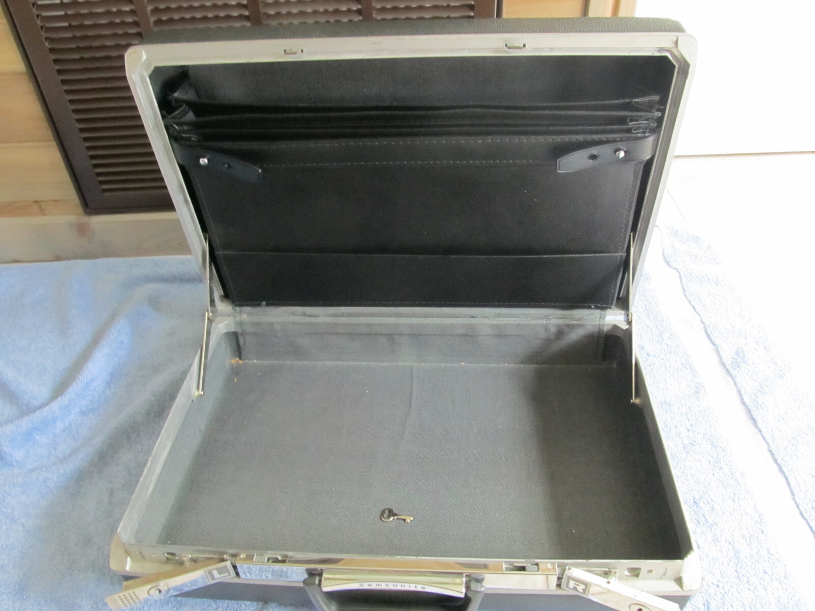 Vintage Samsonite Black Hard Shell Briefcase. With Key
