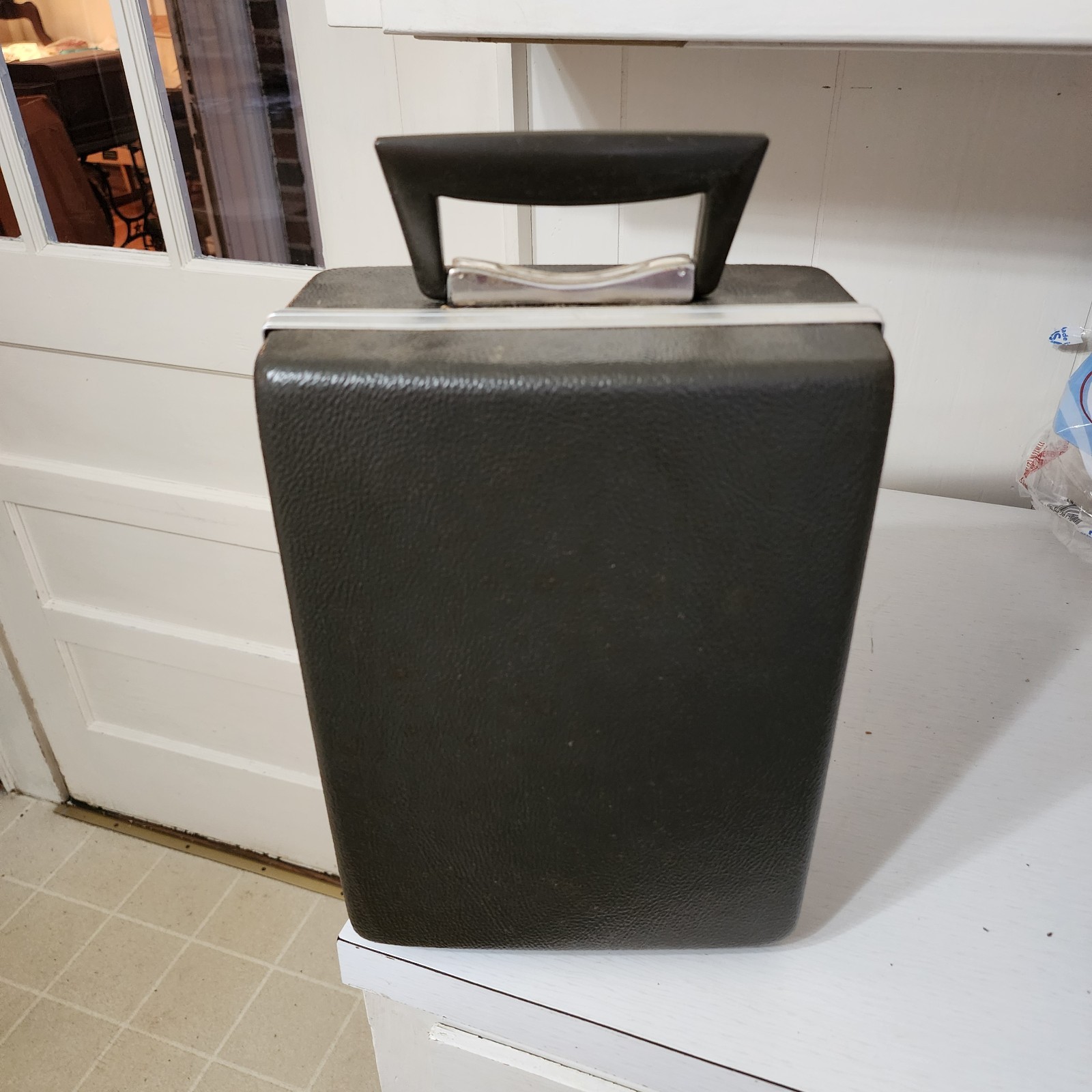 Vintage Travel Bar Portable from the 60s has Handle & Key