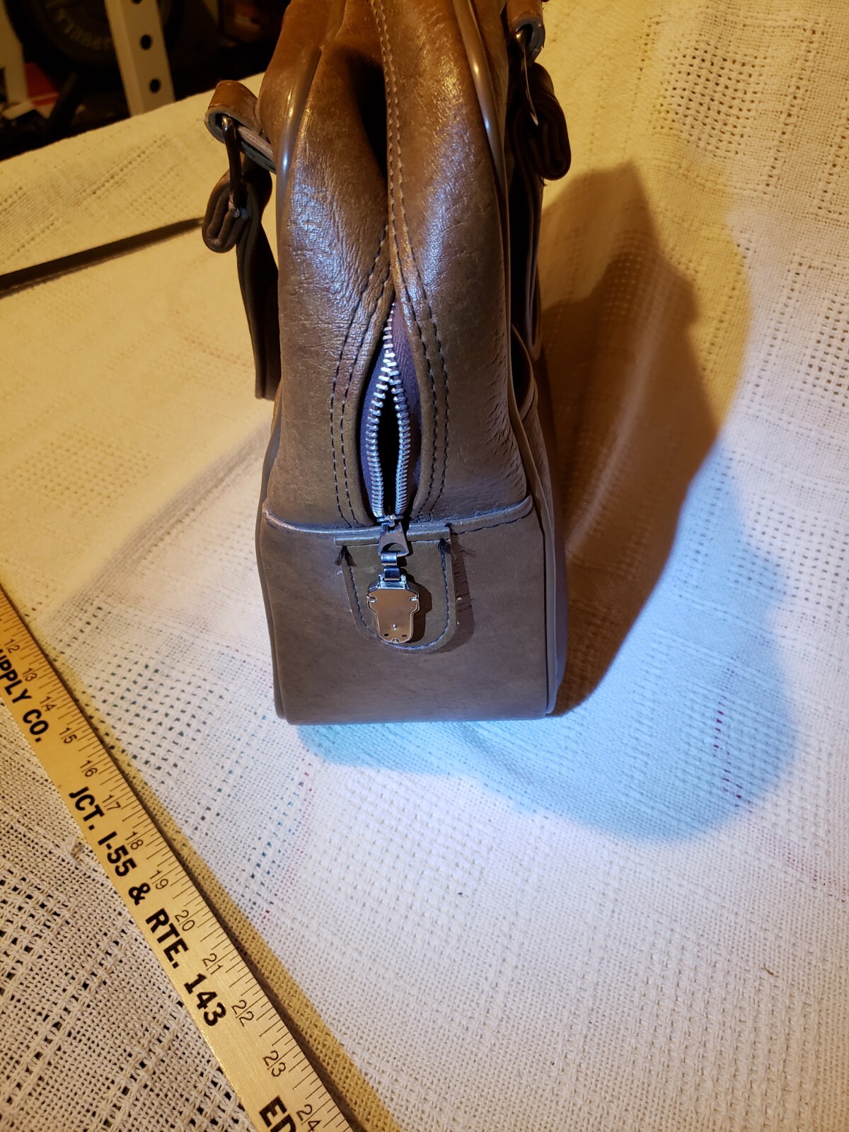 VTG Leather Travel Bag Luggage Suitcase C&C Zippers Camel Brown Italy