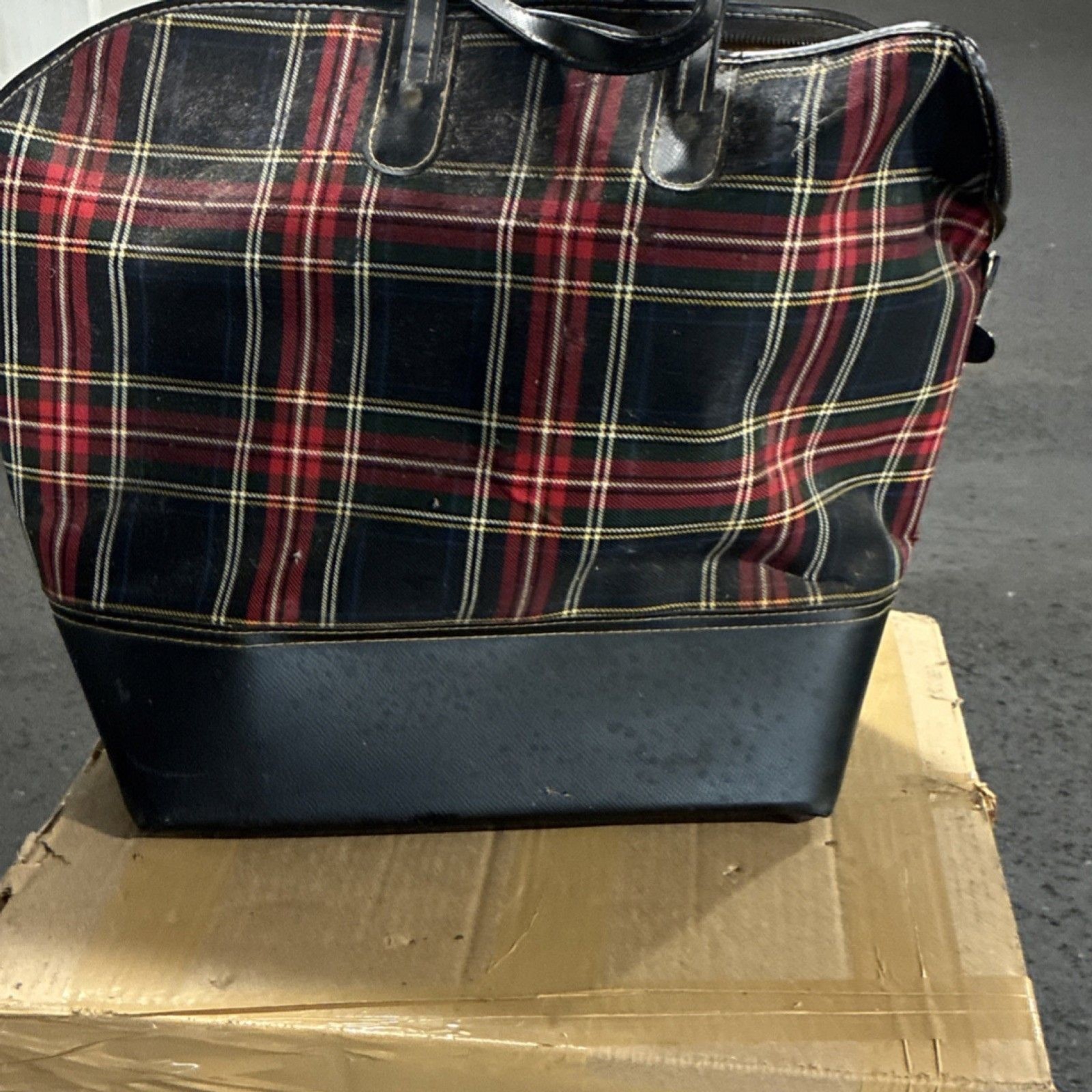 Leed’s Travelwear Plaid Duffle Bag Canvas Leather Black Red Extra Compartments