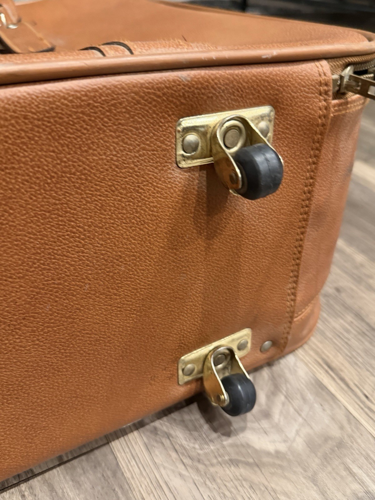 Vintage JC Penney Jaguar Leather Rolling Suitcase Cognac Brown Lock Keys YKK