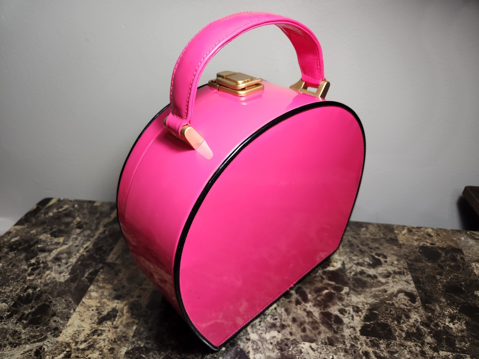 Retro Hot Pink Gloss Leatherette Hard Shell Train Style Cosmetic Travel Case
