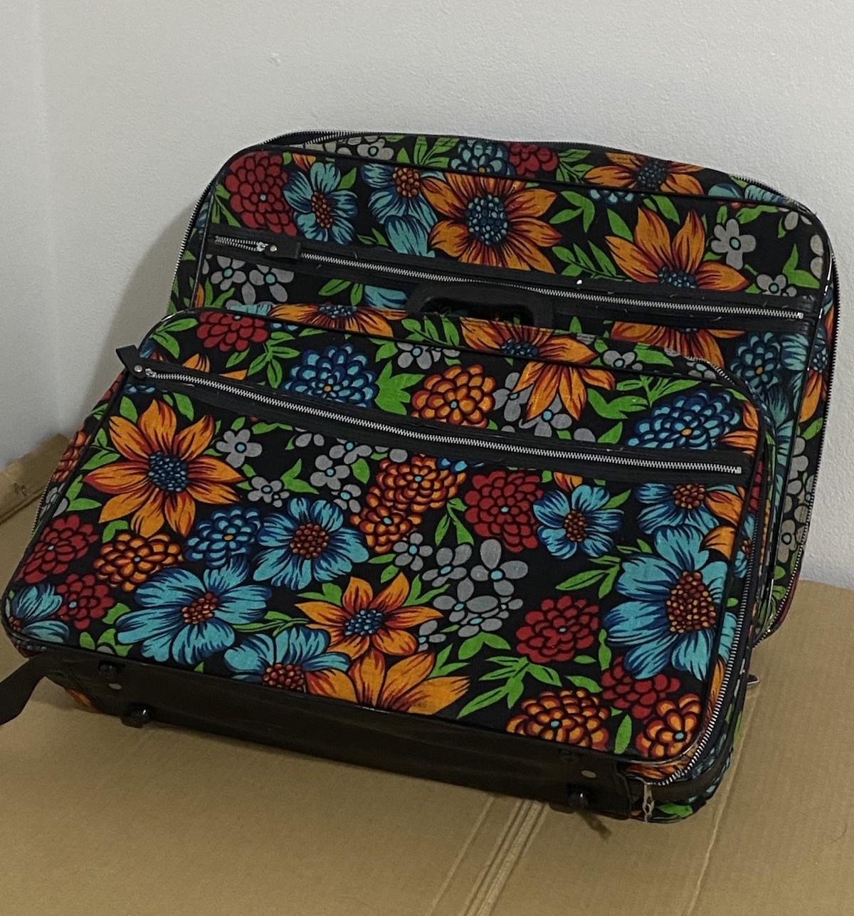 Vtg Bantam Travelware 2 Pc Floral Luggage Set