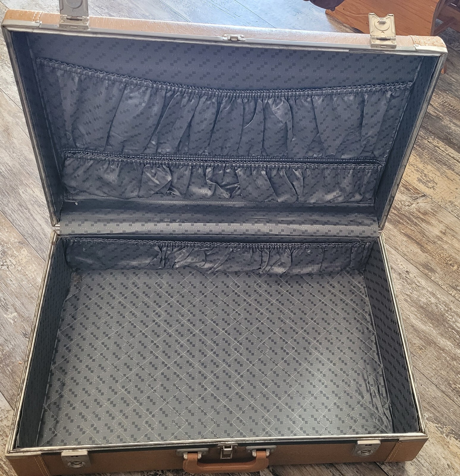 Vintage Htf Unbranded Hardside Suitcase/Traincase Set W/Keys 1940-1960