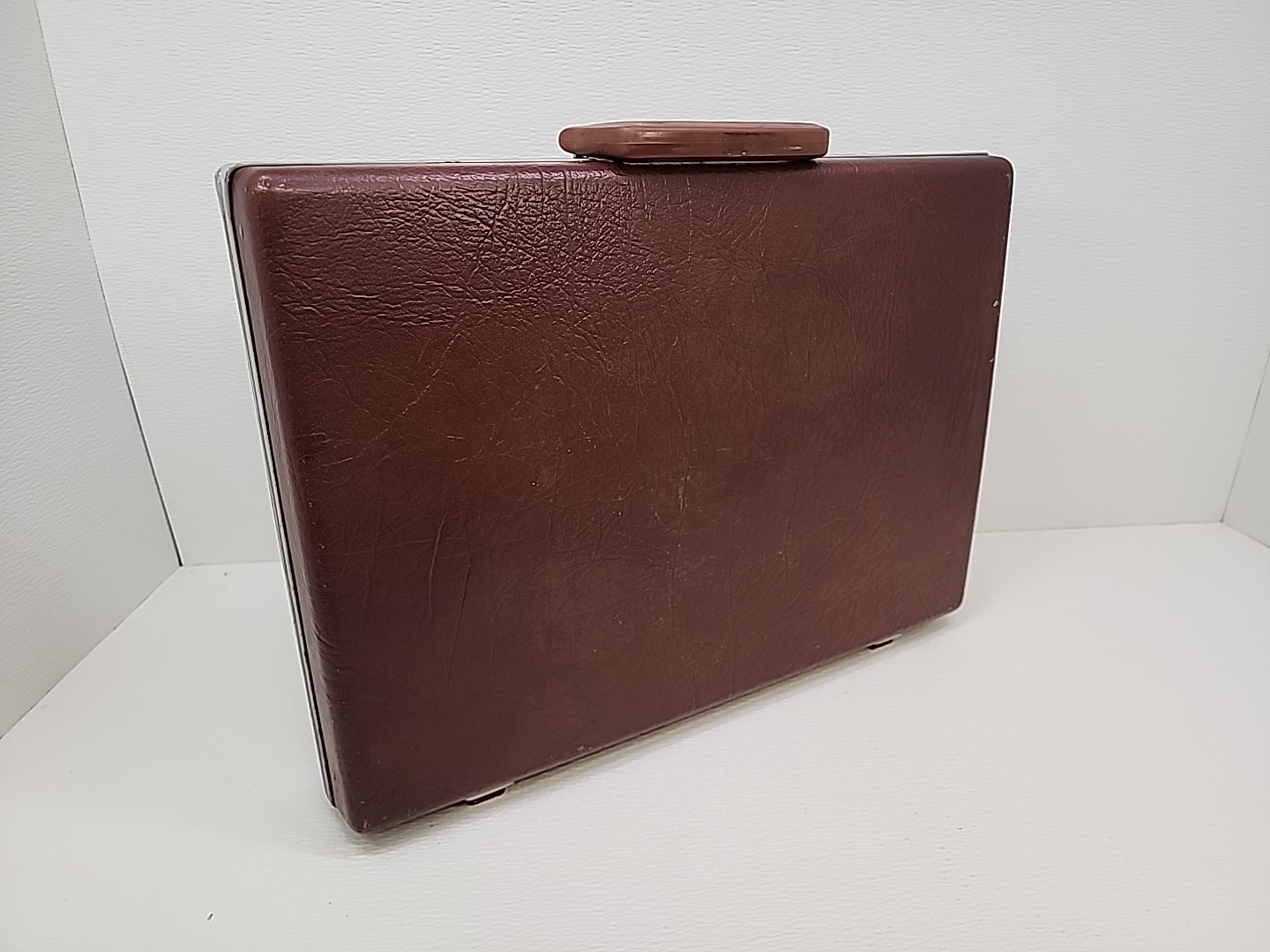 Vintage Samsonite Classic IV Suitcase Redish Brown 18x13x4. No Key.