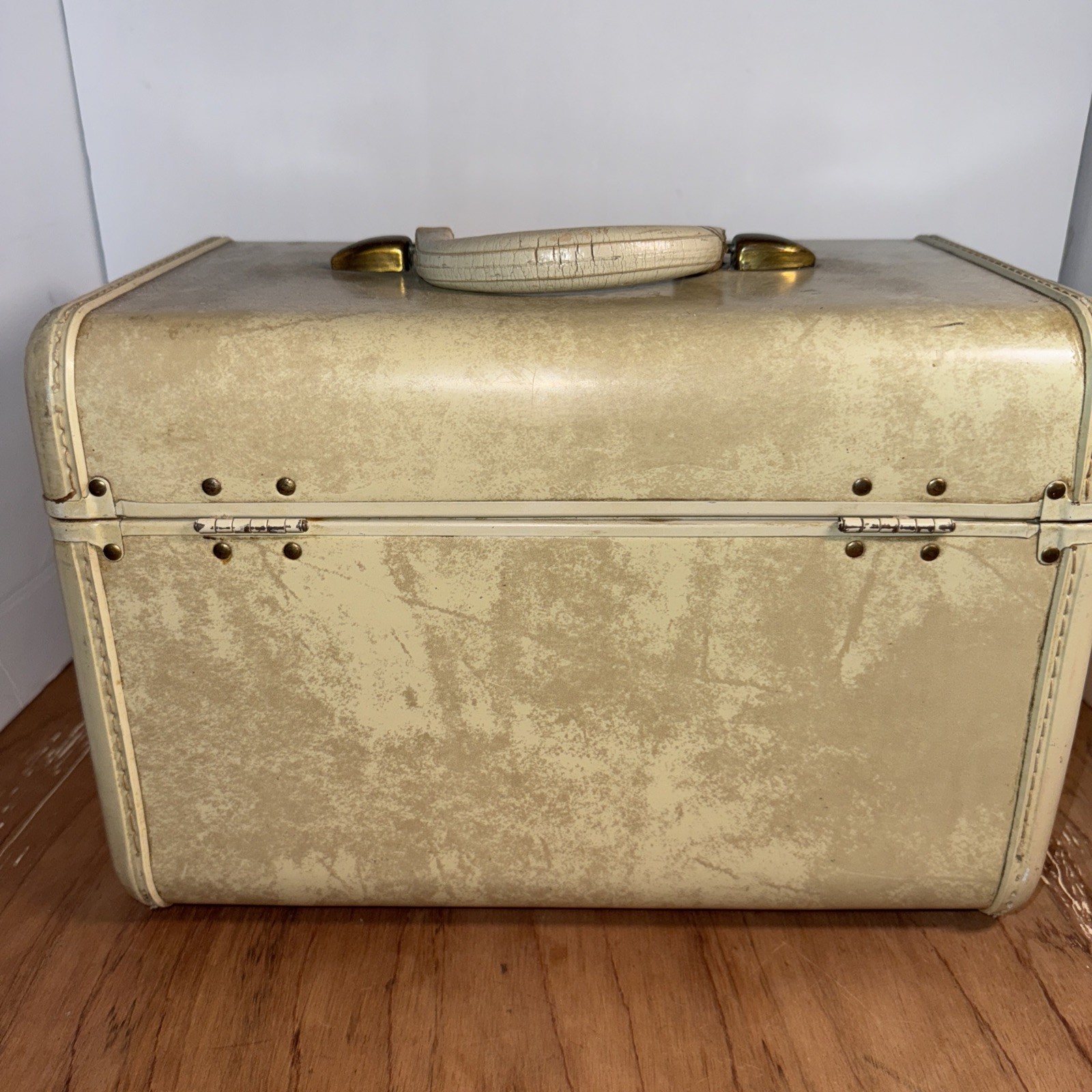 Samsonite Compact Train 4512 with Key And Some Accessories