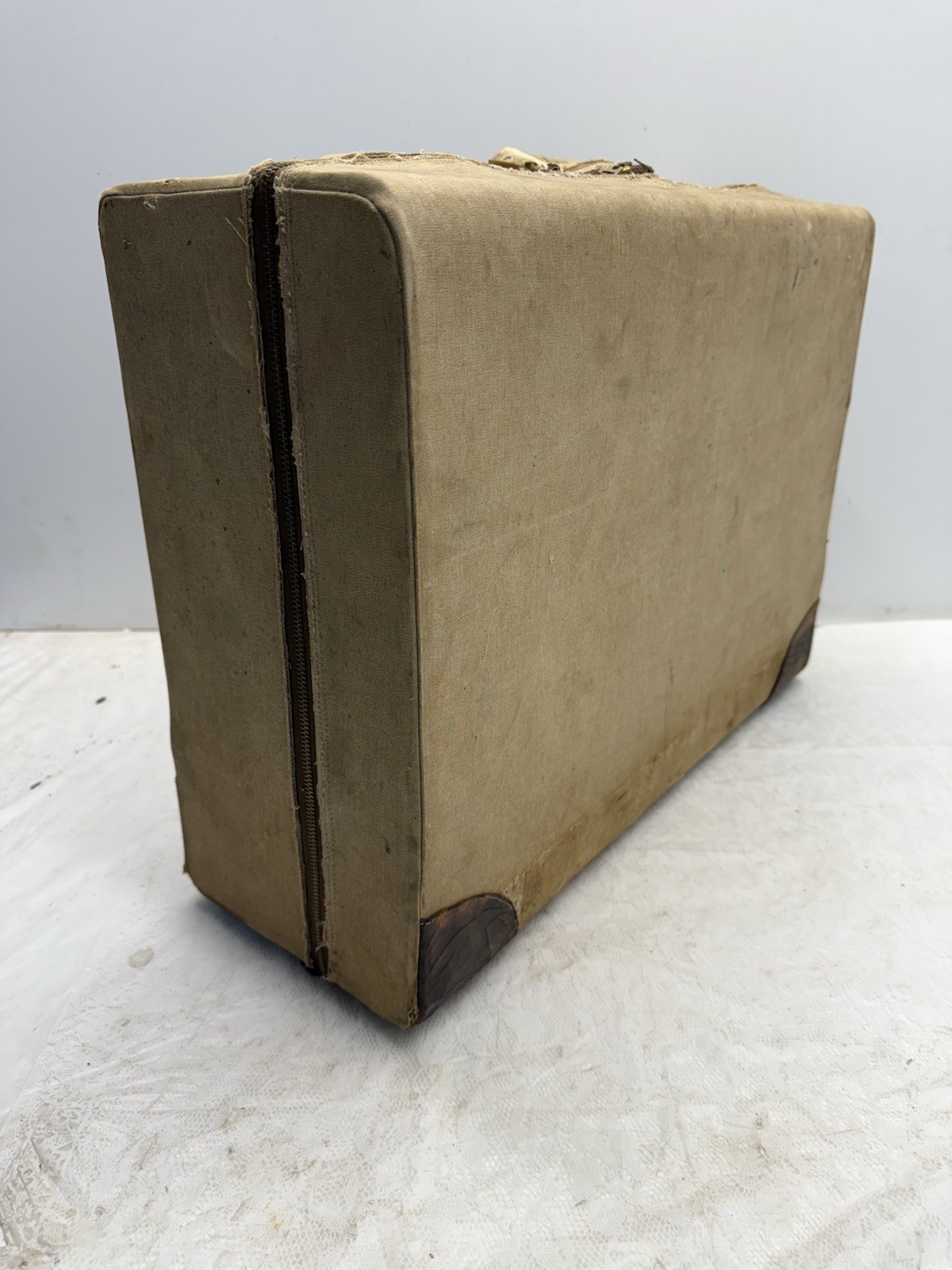 Rare Oshkosh Suitcase With Wooden Hangers, Key & Suitcase Cover 23”x18”X8”