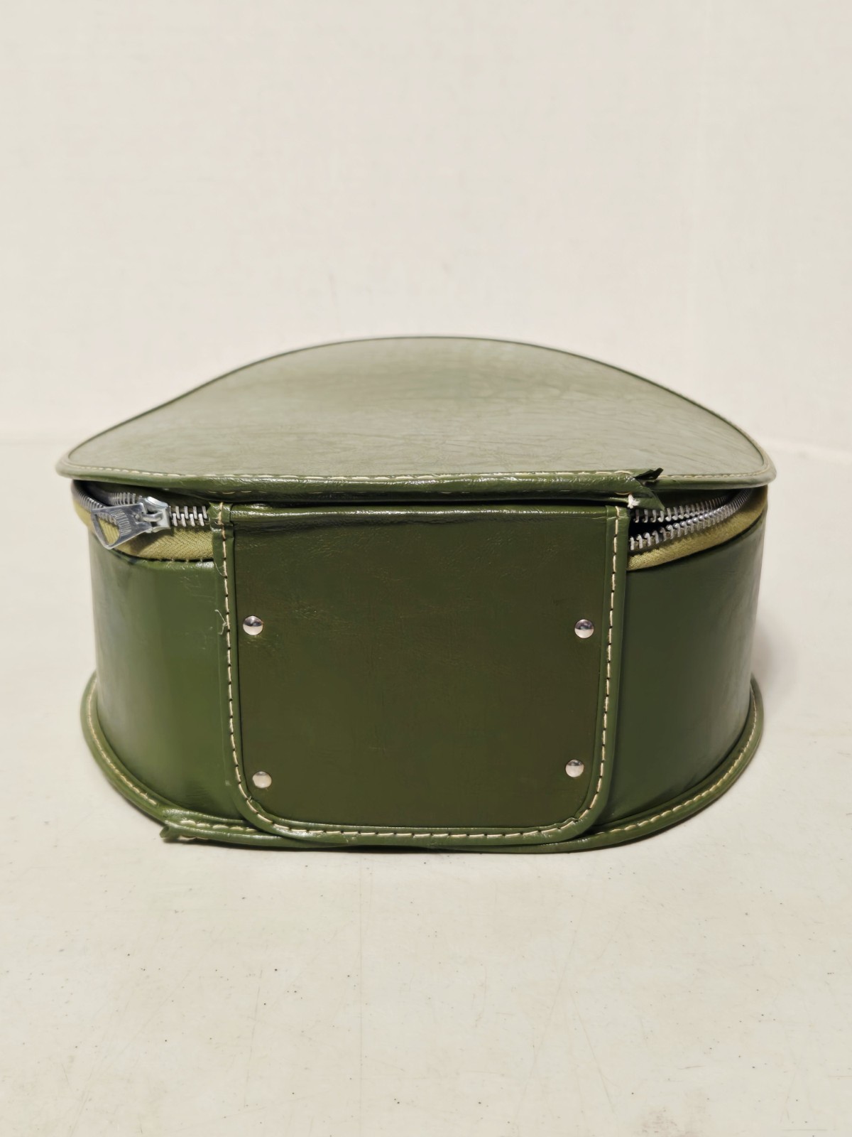 Vintage Teardrop Luggage Train Case Avocado Carry On Bag Retro 60s/70s Egg Shape