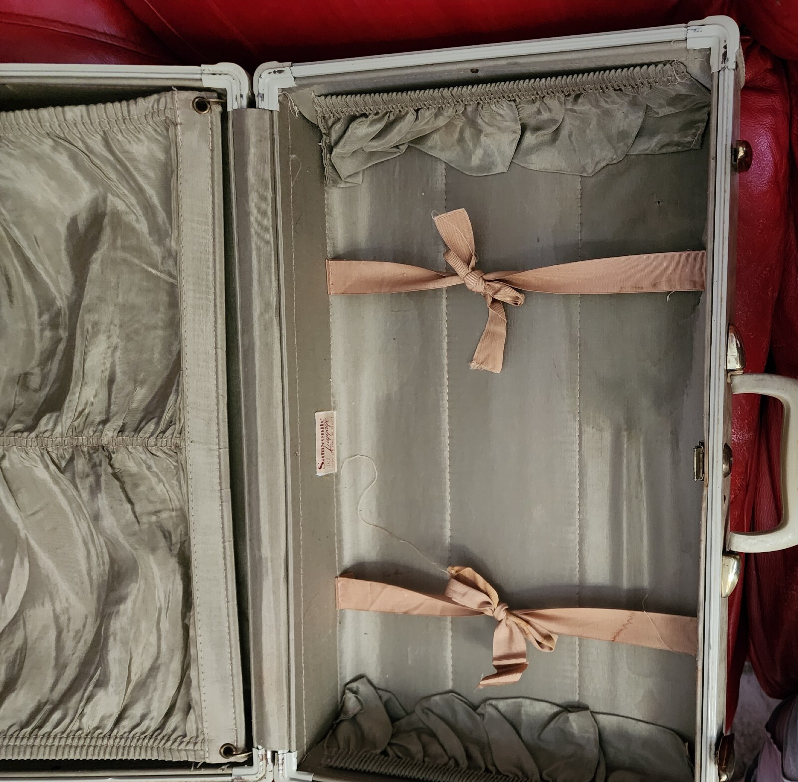 Vintage 21in Hard Shell Suit Case Tan Beige Marble 2541 BENIFITS CHARITY No Key