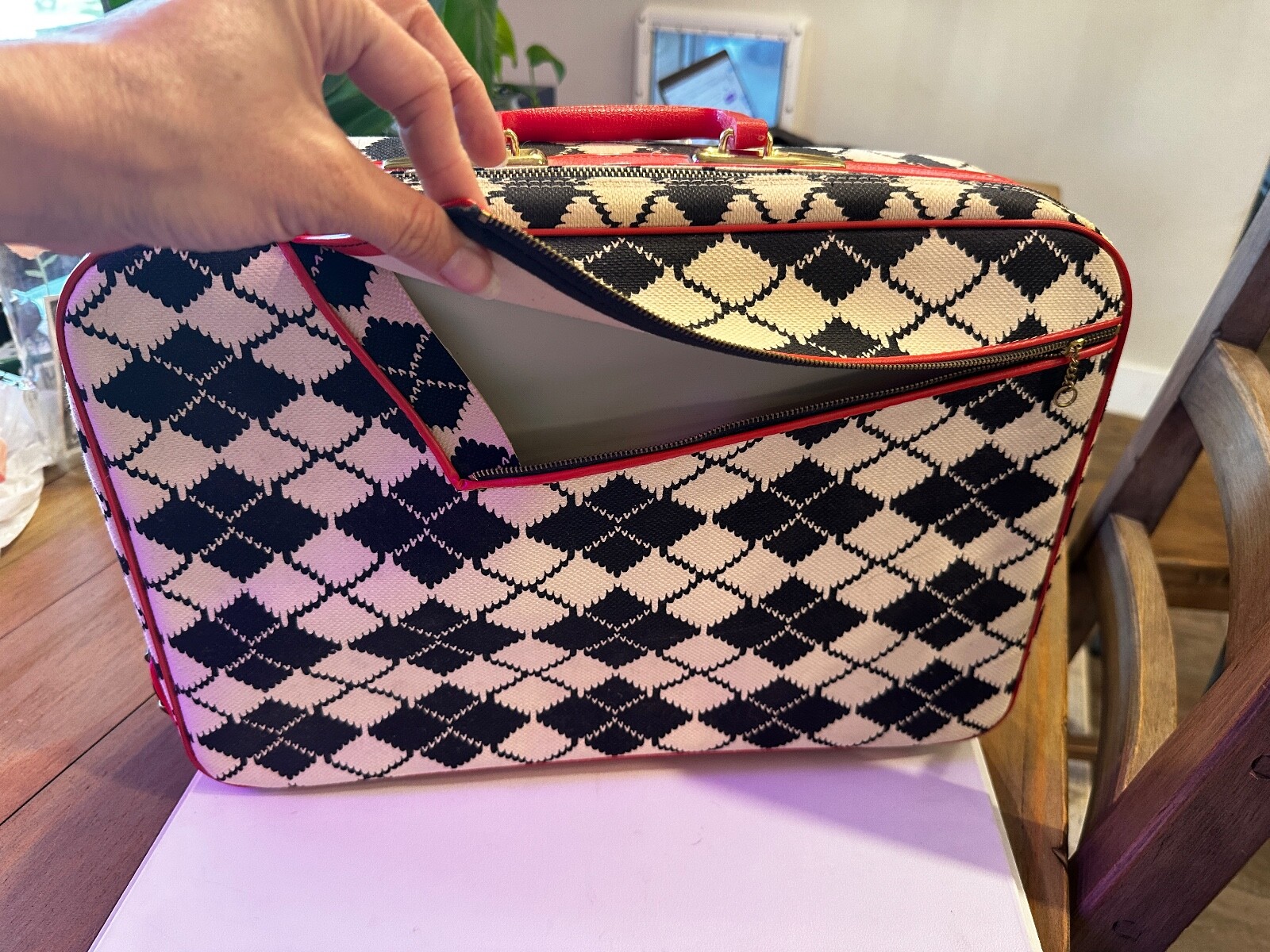 So VINTAGE and Super RETRO Traveling case Black, white pattern with RED accents!