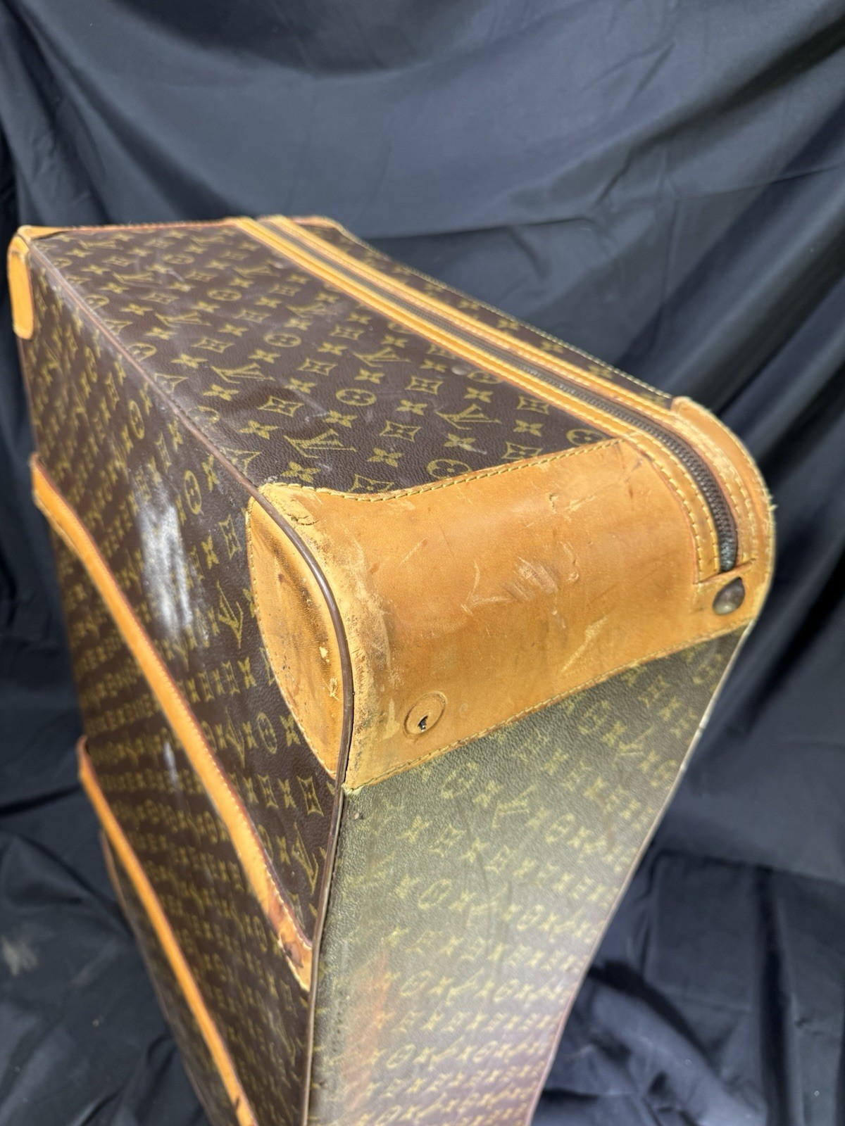 Louis’s Vuitton Vintage Suitcase Trunk