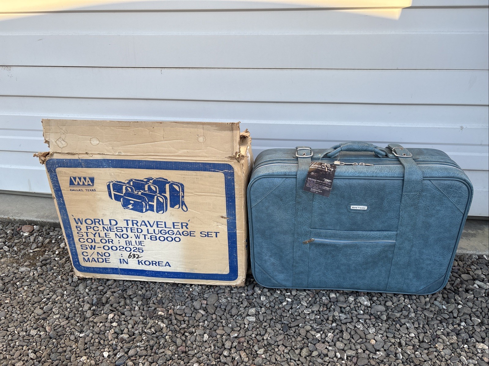 1970s Blue Faux Leather Luggage 5 pc Set New Vista Dallas includes Keys Lock NOS