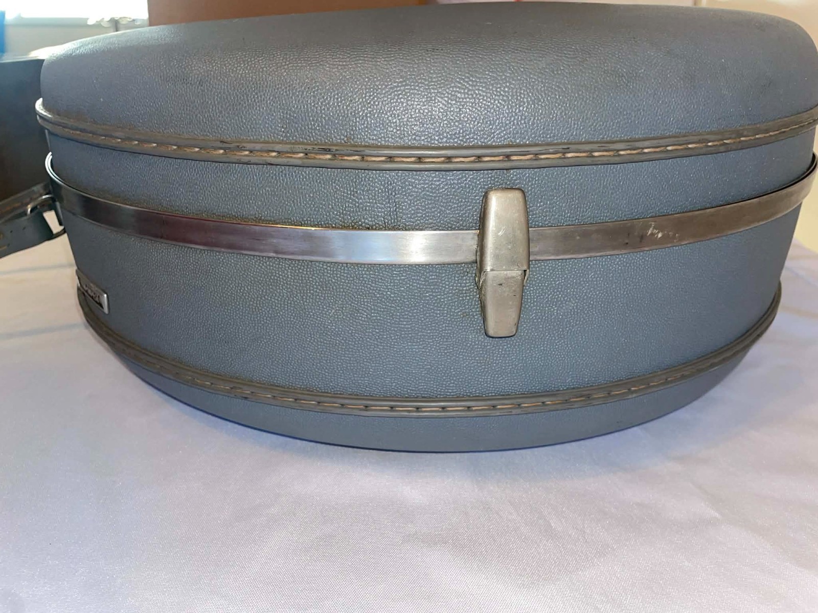 VINTAGE AMERICAN TOURISTER TIARA BLUE-GRAY ROUND HAT HARD CASE SUITCASE LUGGAGE