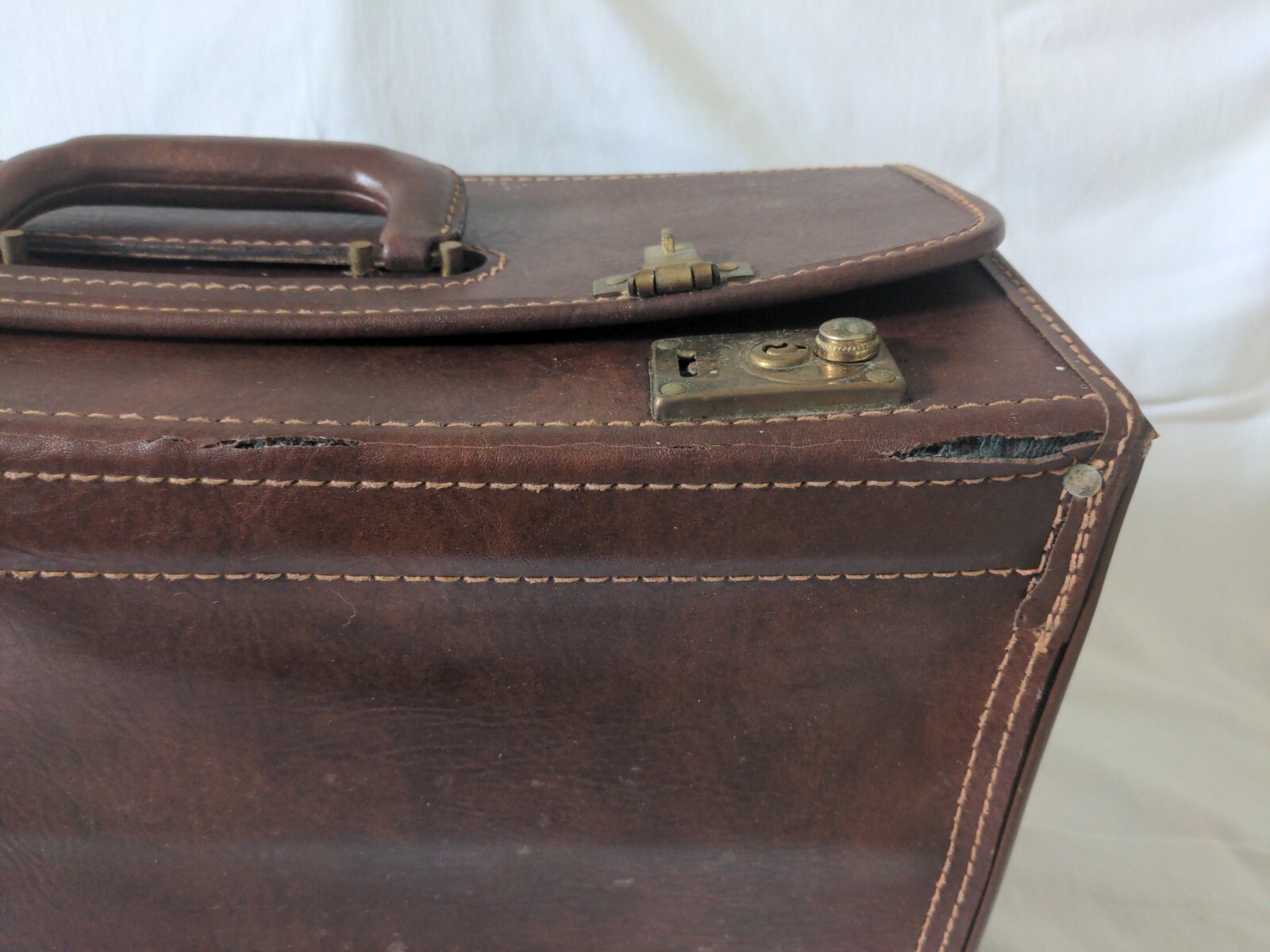 Vintage Howe Leather Case Bag Salesman Pilot Brief Case See Description