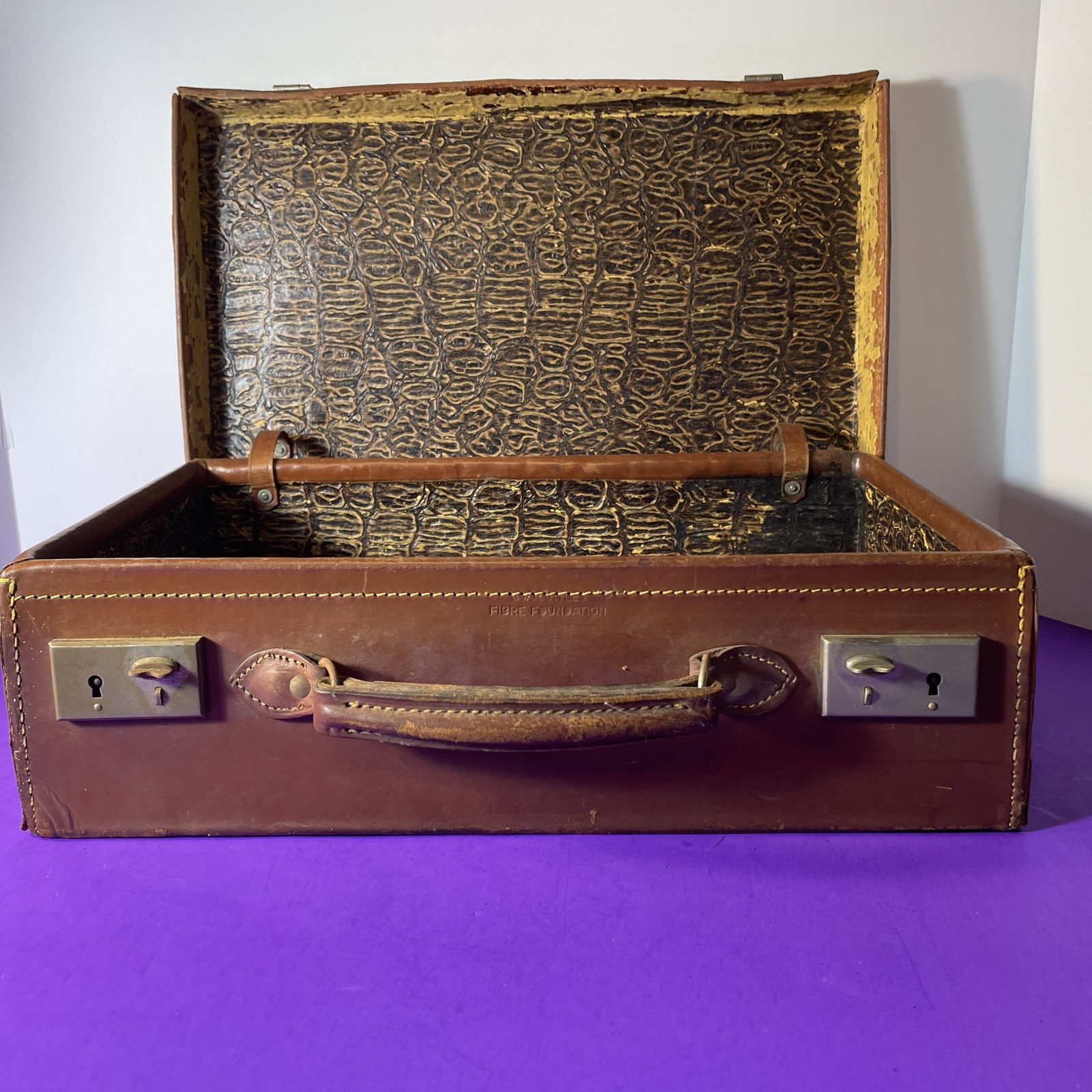 Antique Leather Briefcase/Suitcase Travel English Fibre Foundation 14″ X 9″ 40’s