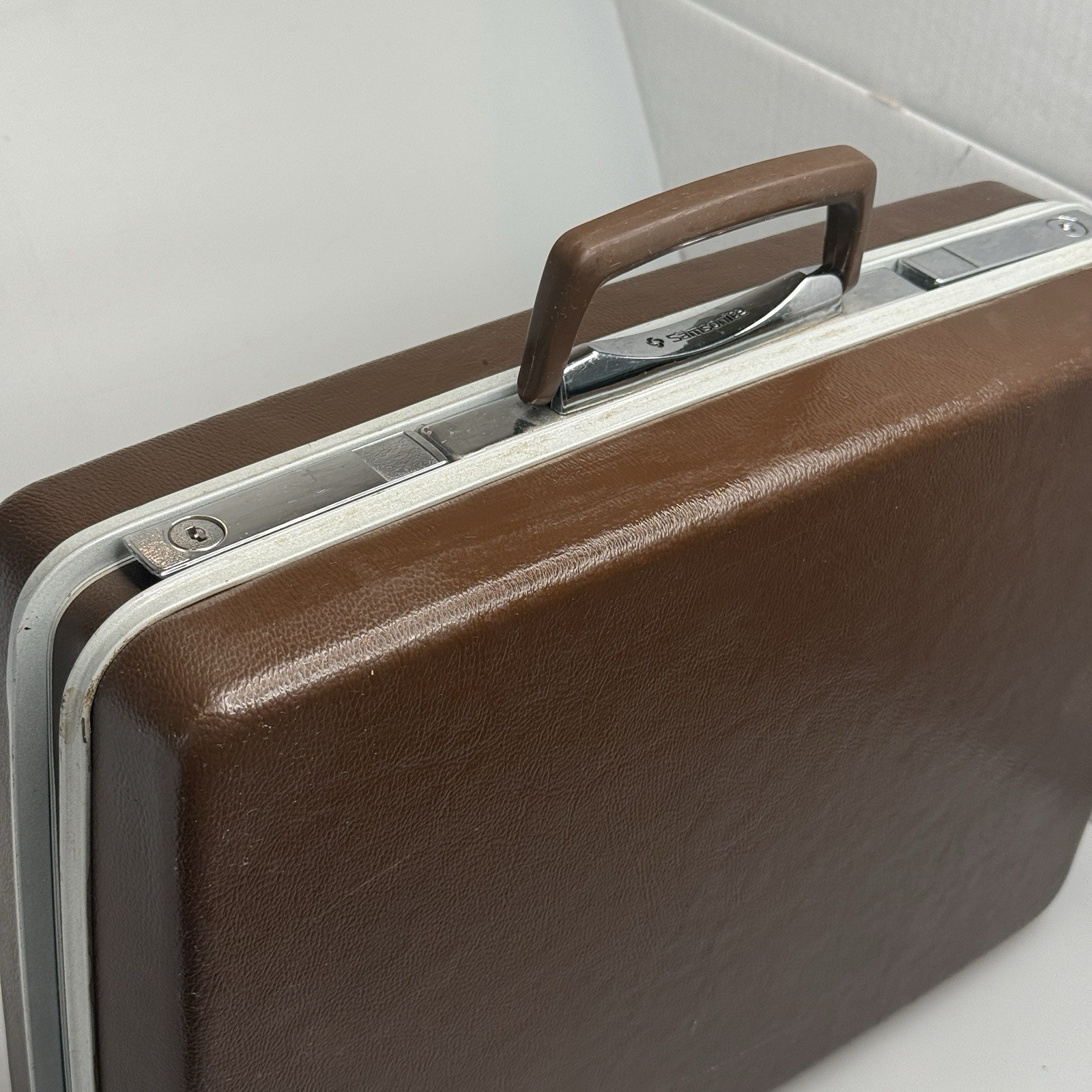 Vintage Samsonite Hardshell Briefcase Brown 18x13x5.5 Attache Case Unlocked