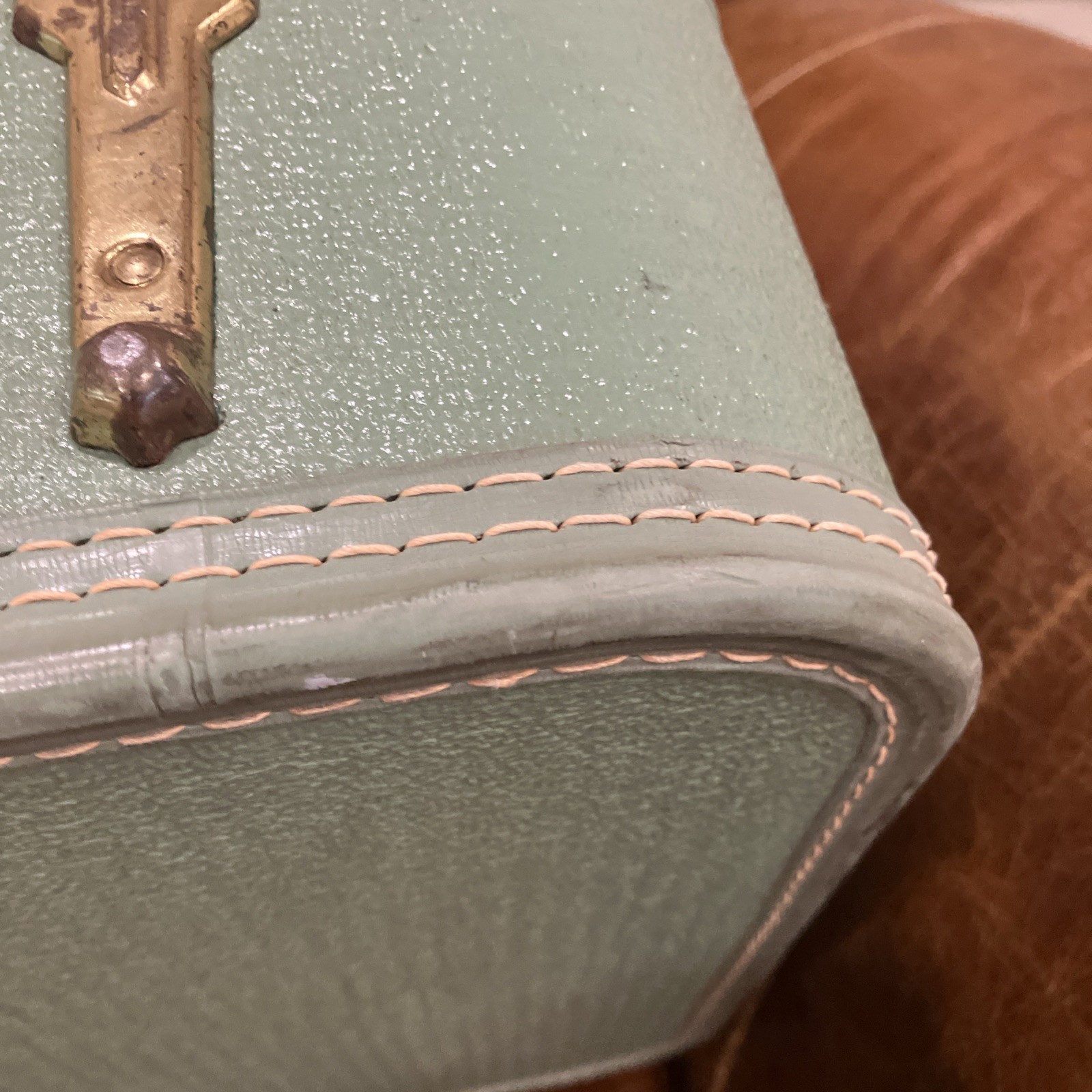 Vintage 1950s Starline Luggage Suitcase Green Brass Latches No Key 21”x14”x7”
