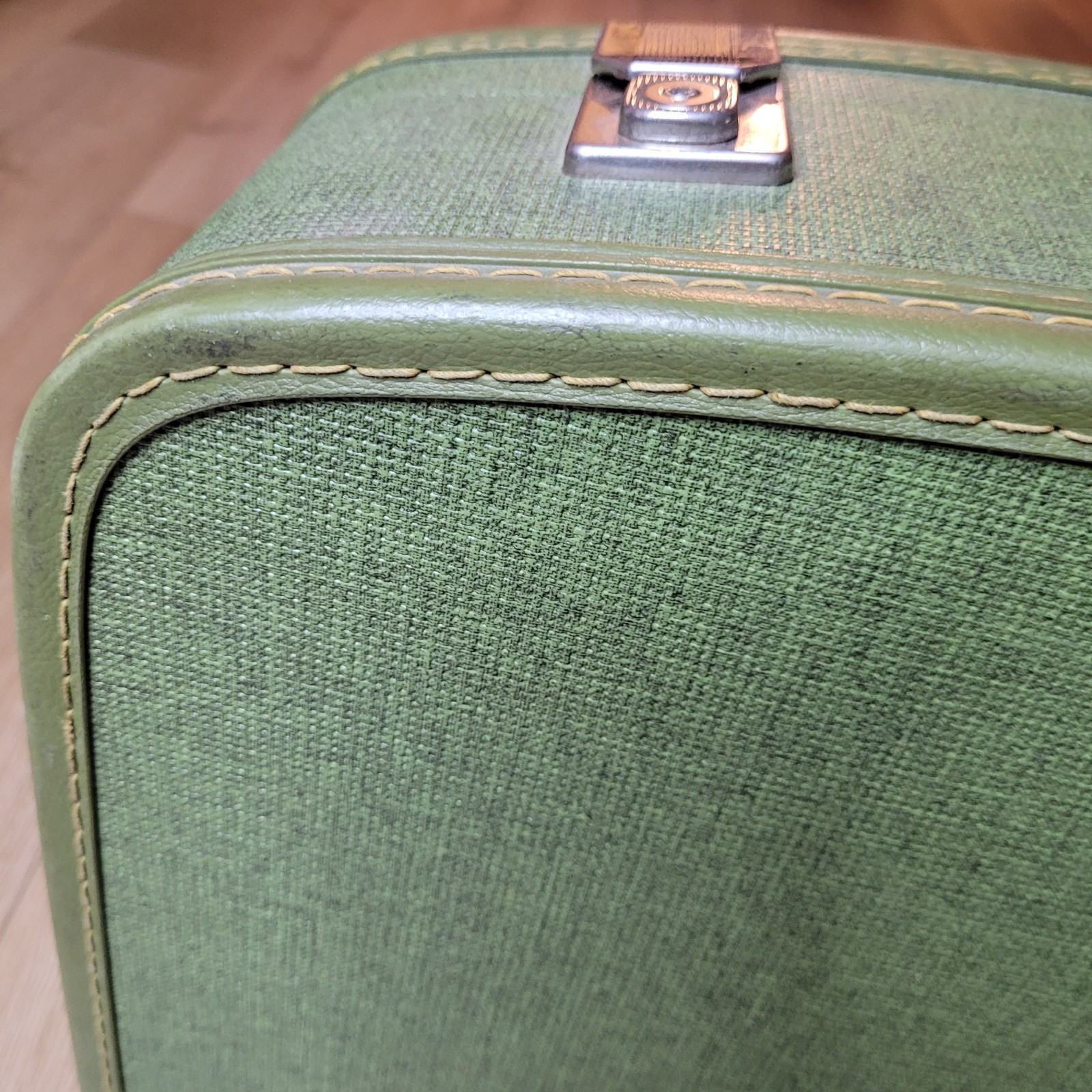 1960s/70s “Starway” Green Hardshell Luggage Carry-On Suitcase 21″x 15 x6″ READ