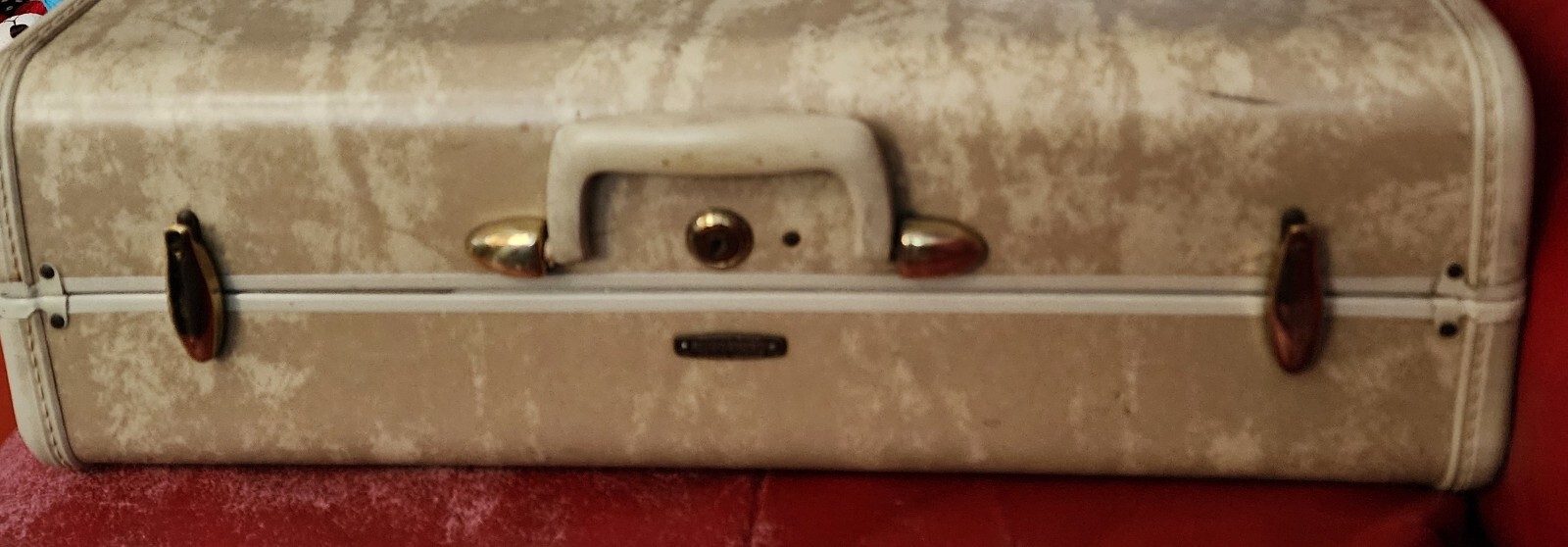 Vintage 21in Hard Shell Suit Case Tan Beige Marble 2541 BENIFITS CHARITY No Key