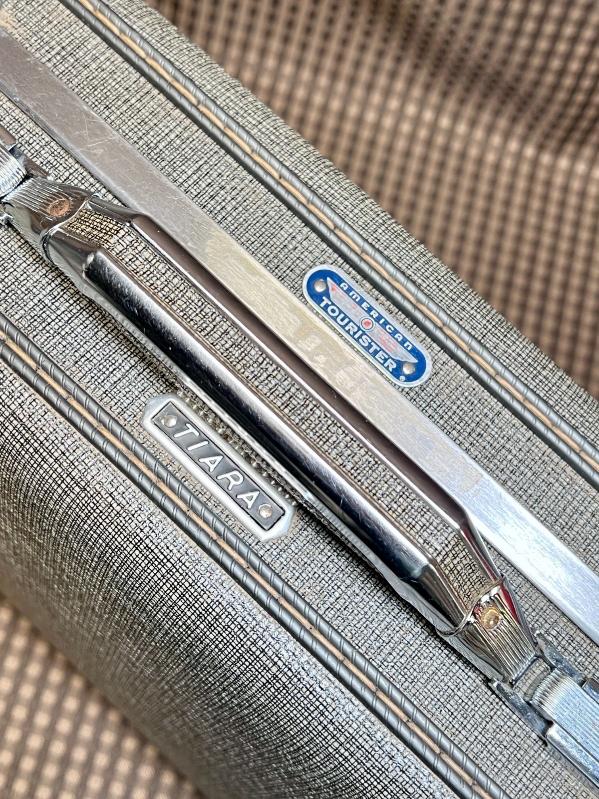 Vintage American Tourister Tiara 18×13″ Gray Hard Shell Suitcase Luggage Plaid