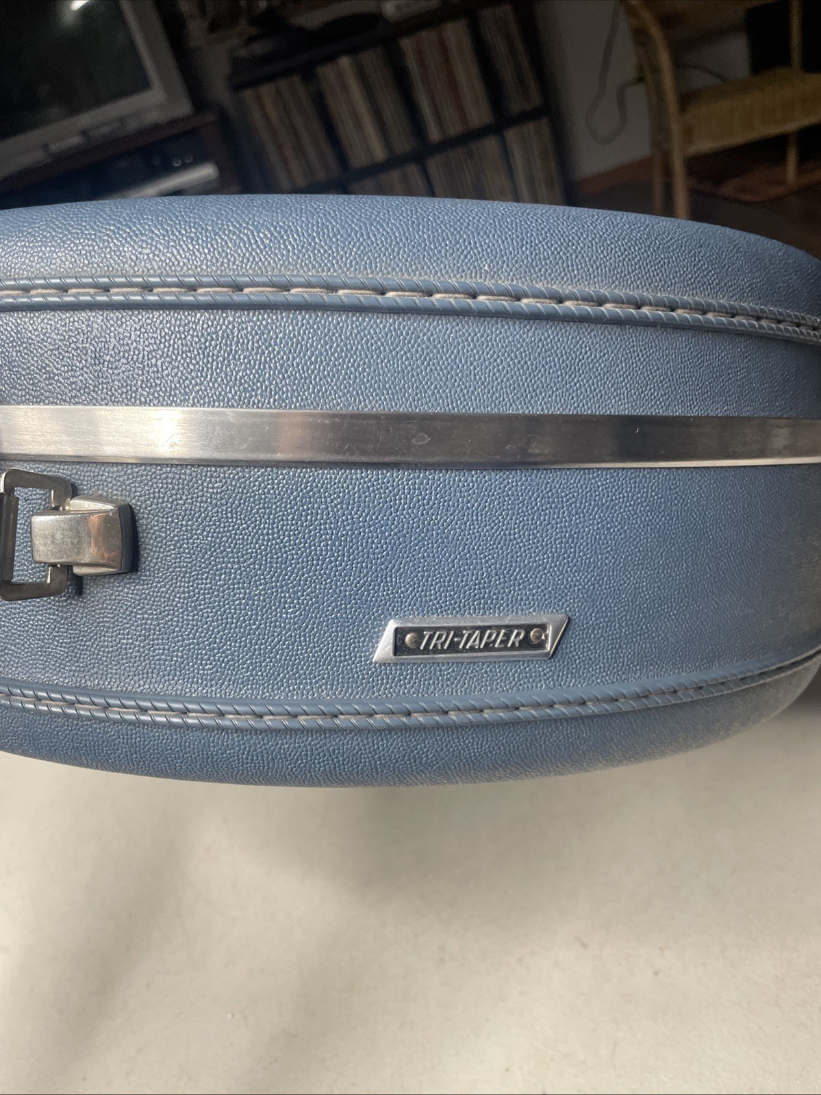VTG AMERICAN TOURISTER TIARA BLUE ROUND HAT HARD CASE SUITCASE LUGGAGE FLORAL IN