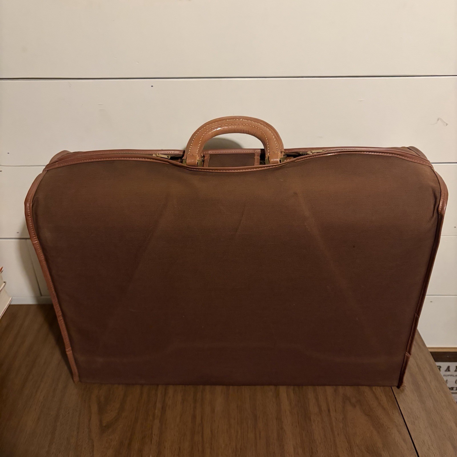 Leather Garment Bag Suit Carrier 22 Tan Brass Lock Travel Case Vintage