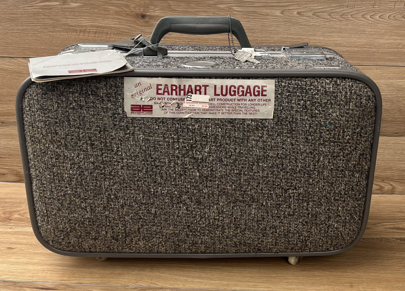 VINTAGE 80’s Amelia Earhart British Tweeds Luxury Series Luggage Suitcase w Tags